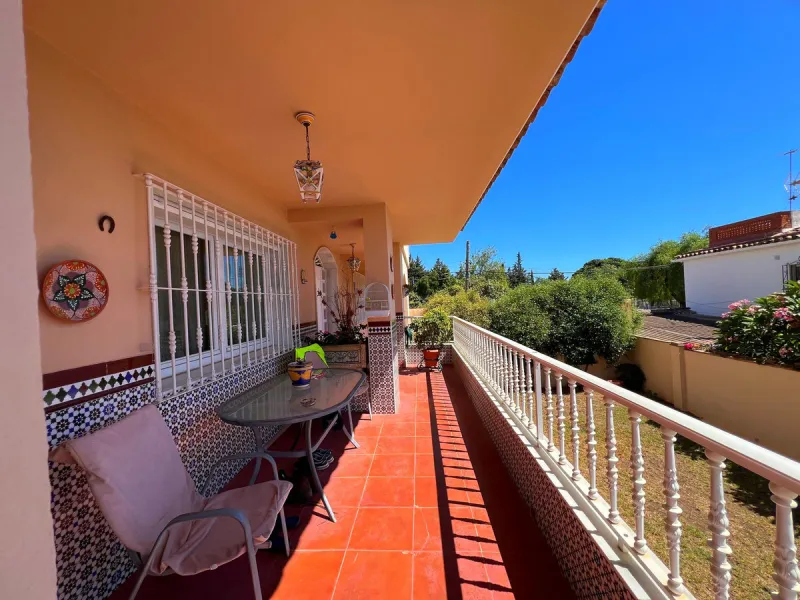 Beautiful Semi-Detached Villa in Excellent Condition – 325 m² Built