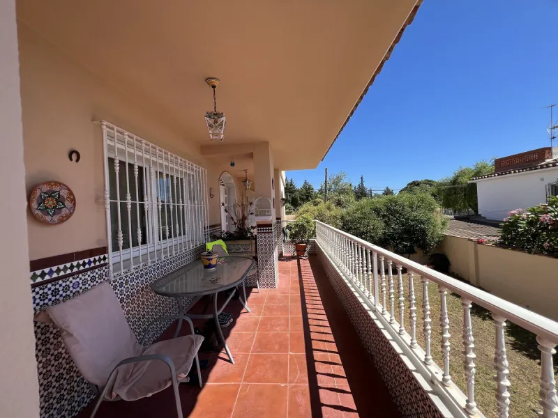 Beautiful Semi-Detached Villa in Excellent Condition – 325 m² Built