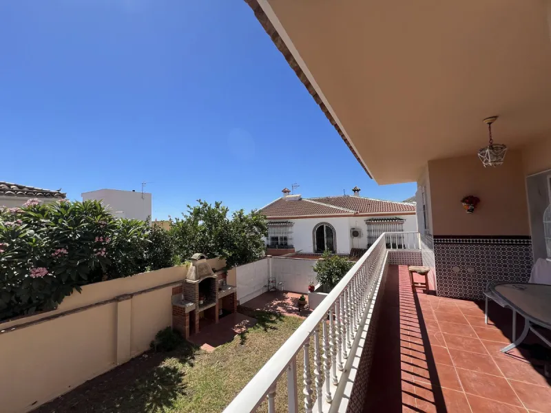 Beautiful Semi-Detached Villa in Excellent Condition – 325 m² Built
