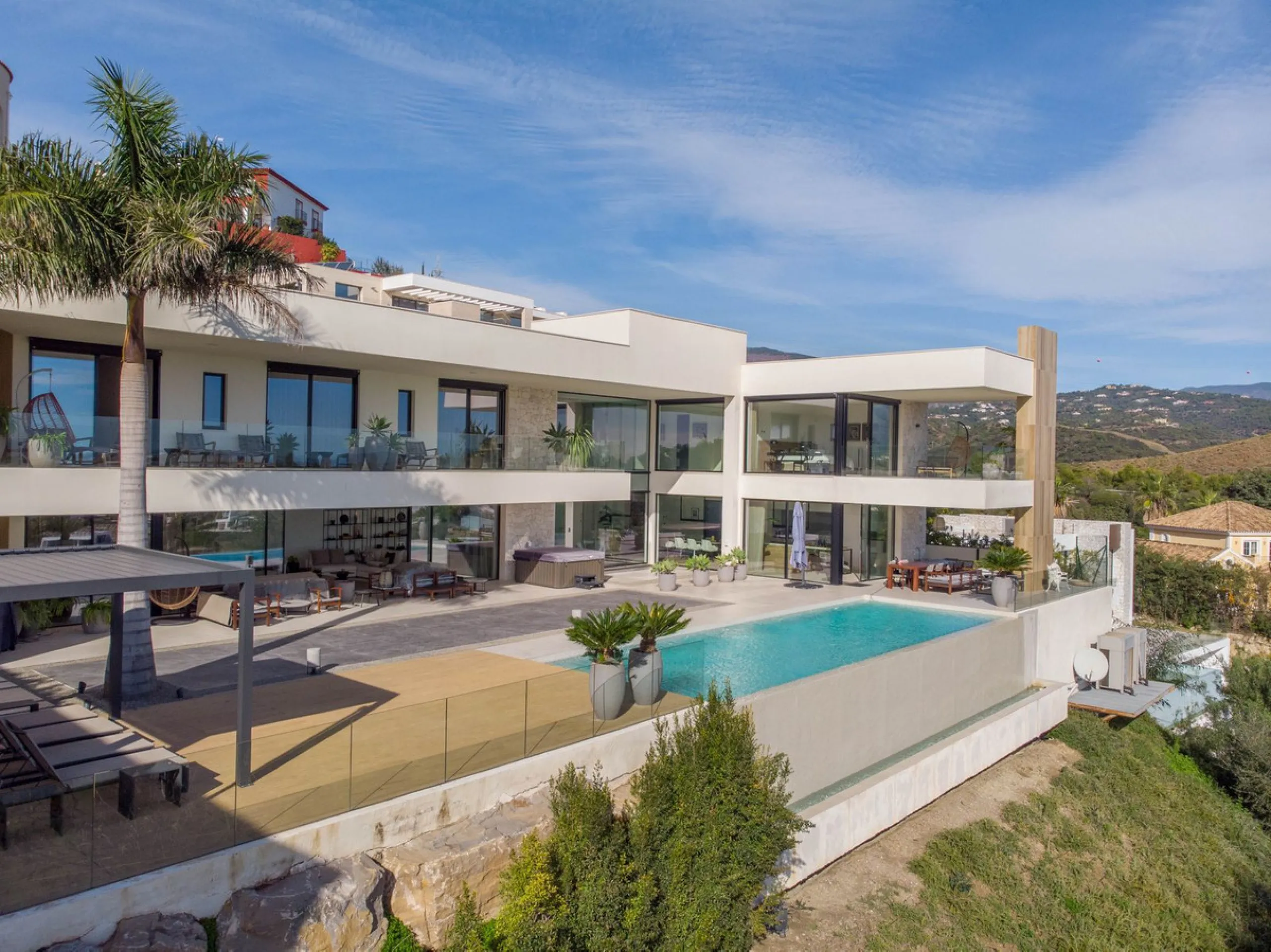Stunning contemporary villa with panoramic mountain, golf and sea views in La Alqueria, Benahavis