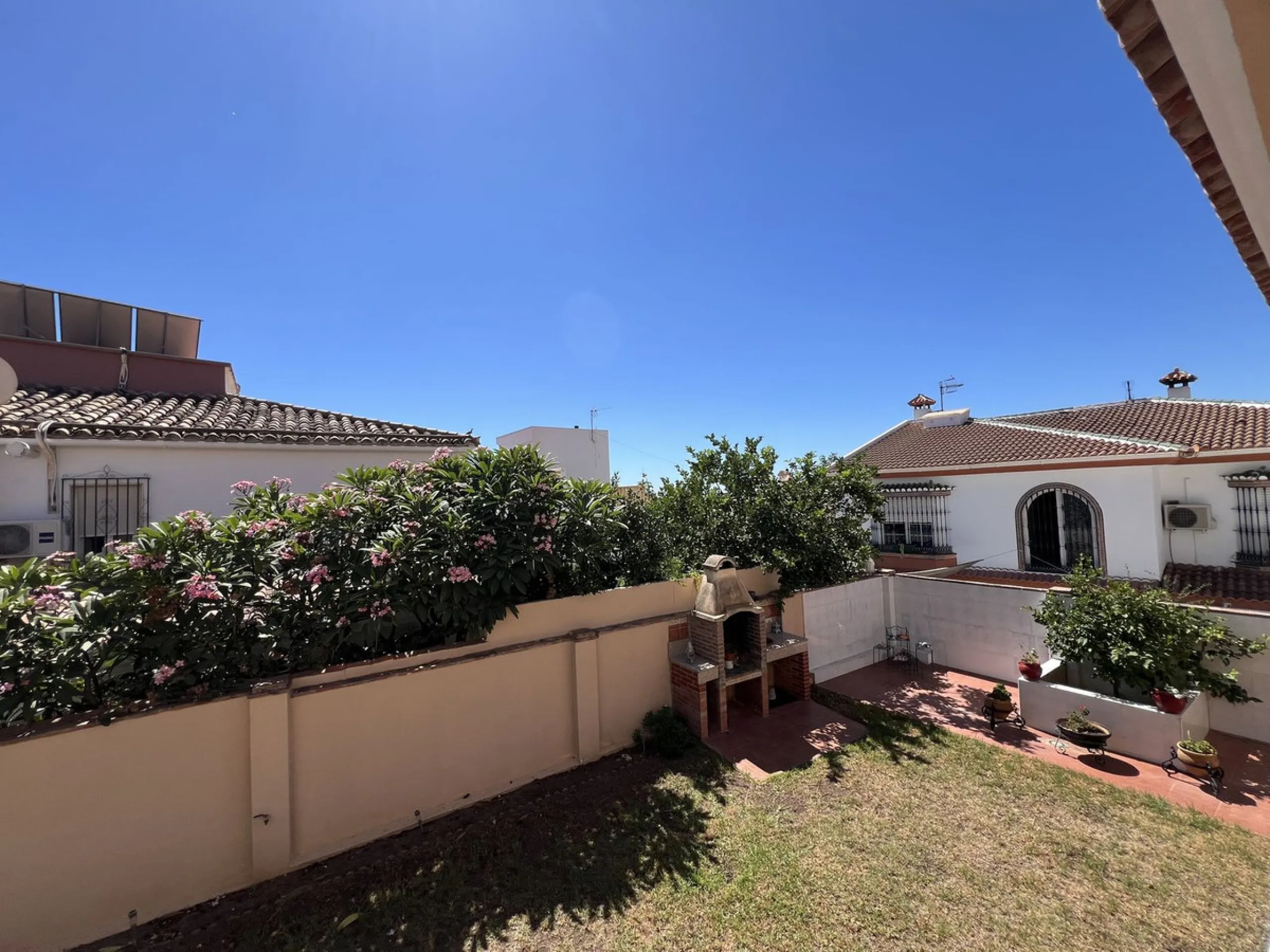 Beautiful Semi-Detached Villa in Excellent Condition – 325 m² Built