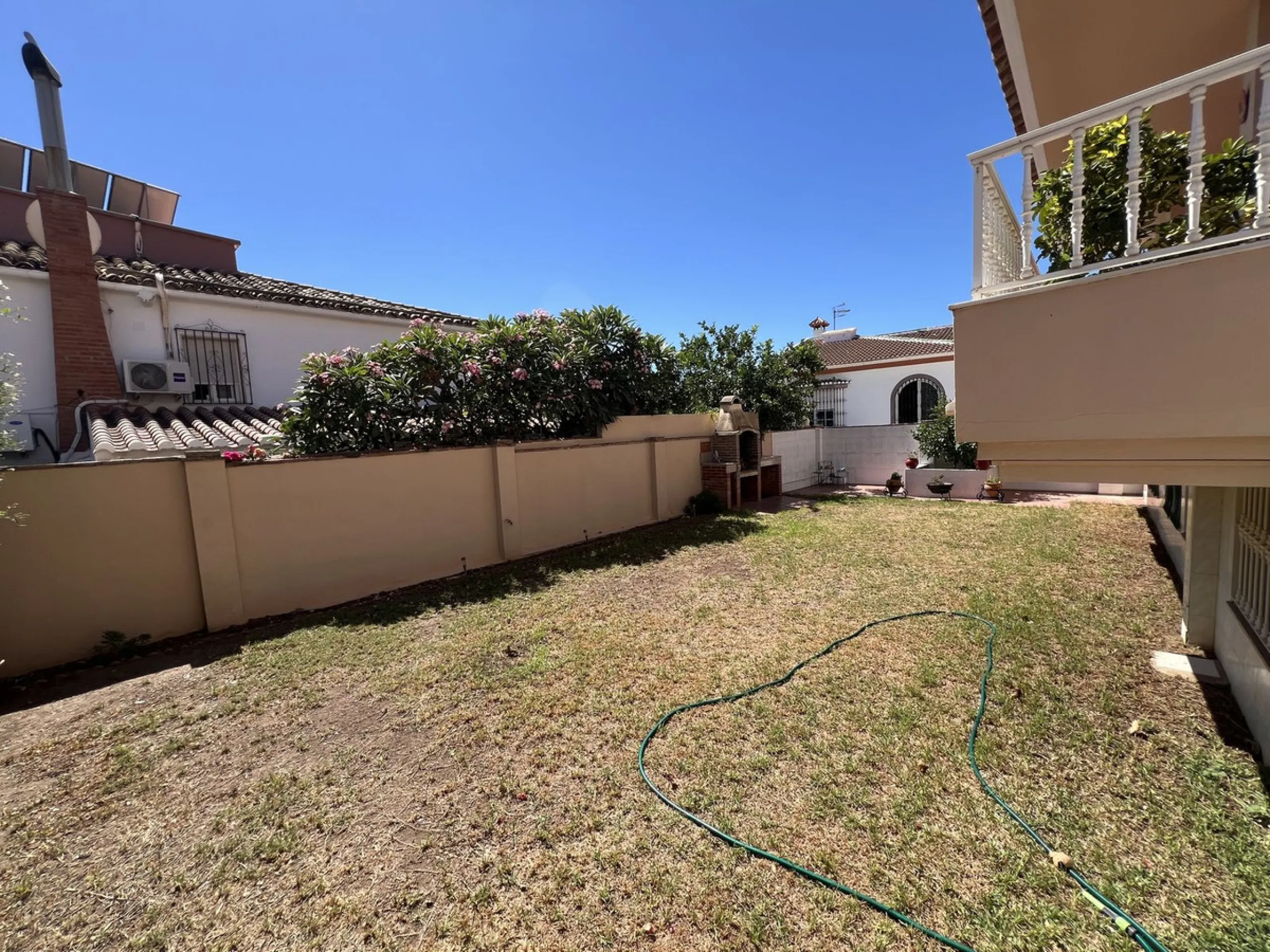 Beautiful Semi-Detached Villa in Excellent Condition – 325 m² Built