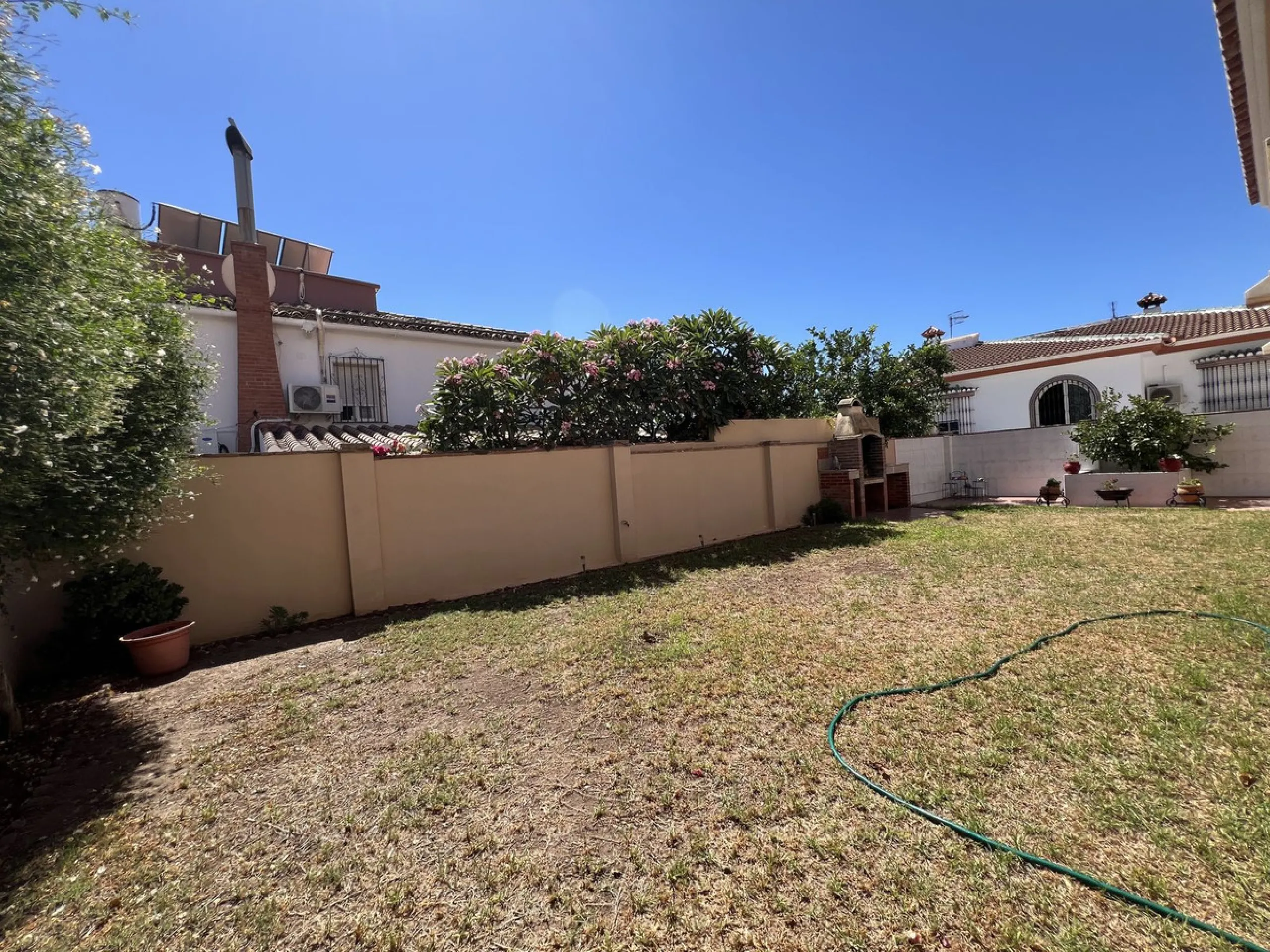 Beautiful Semi-Detached Villa in Excellent Condition – 325 m² Built