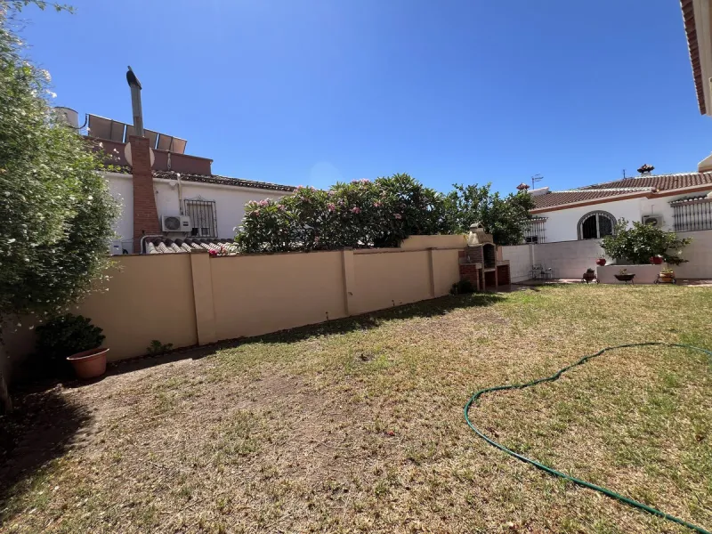 Beautiful Semi-Detached Villa in Excellent Condition – 325 m² Built
