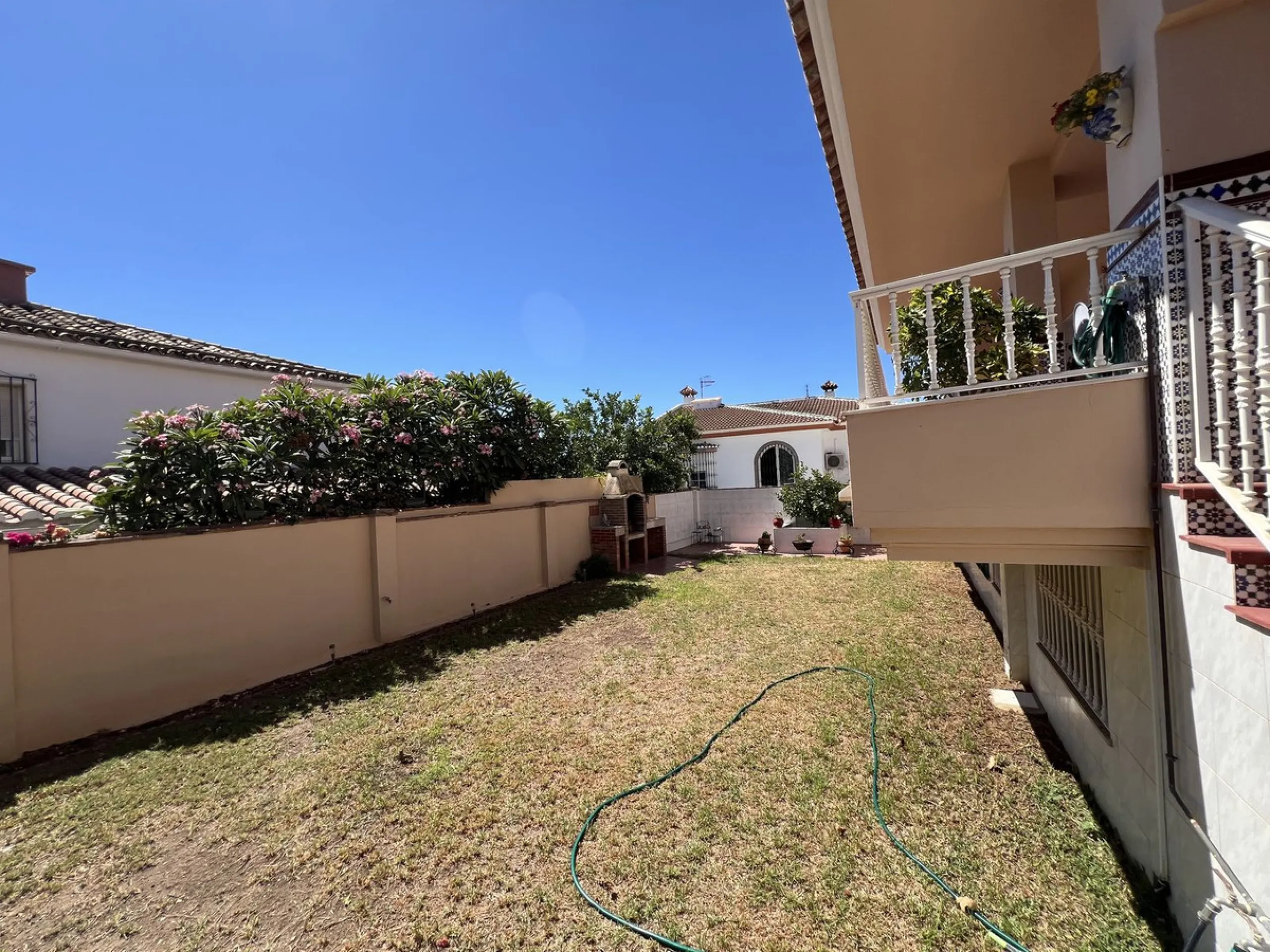 Beautiful Semi-Detached Villa in Excellent Condition – 325 m² Built