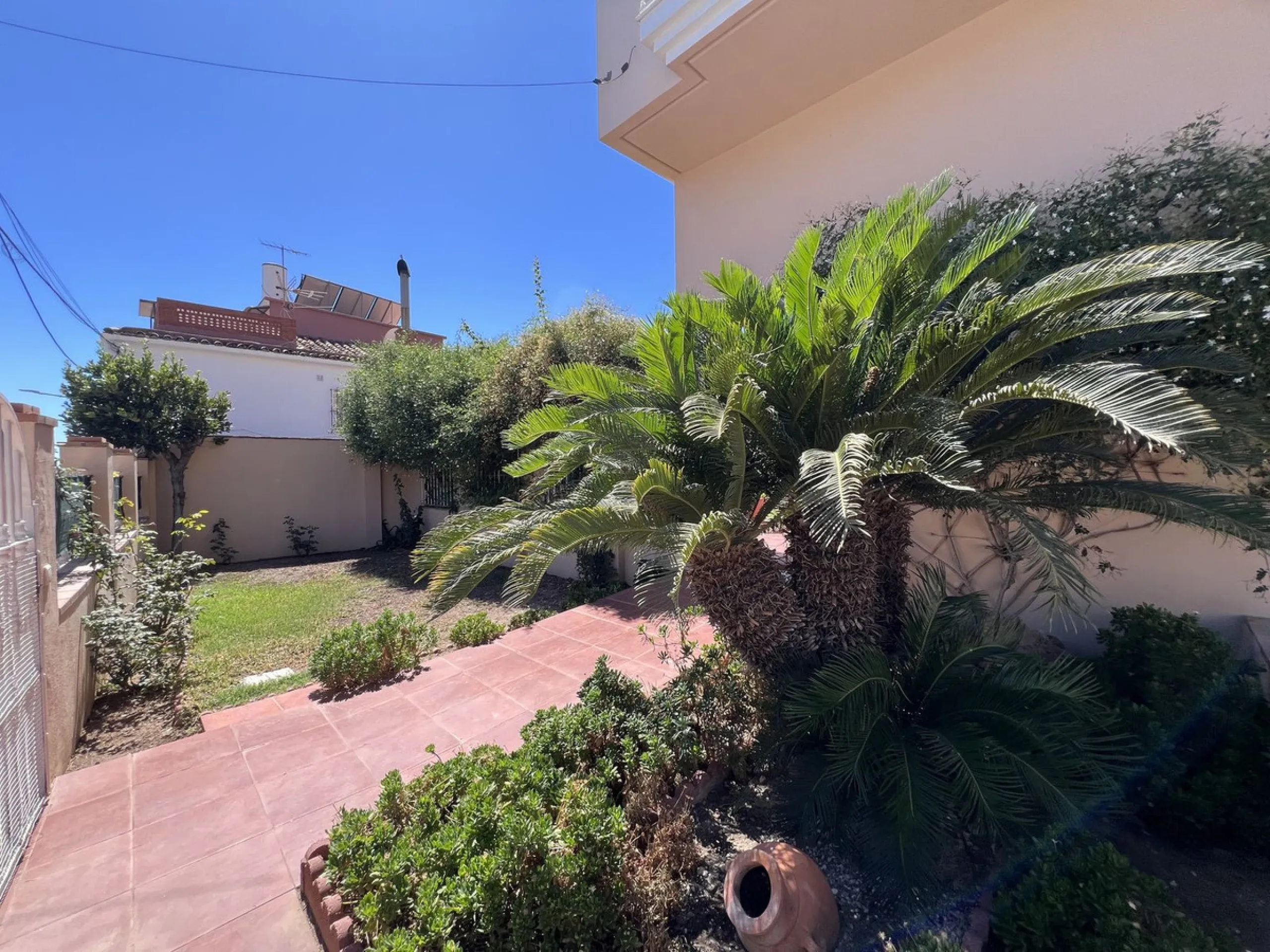 Beautiful Semi-Detached Villa in Excellent Condition – 325 m² Built