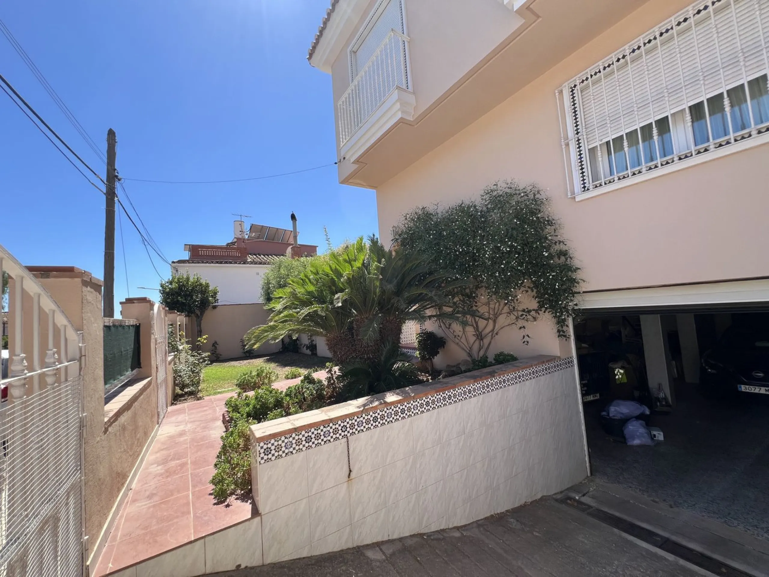 Beautiful Semi-Detached Villa in Excellent Condition – 325 m² Built