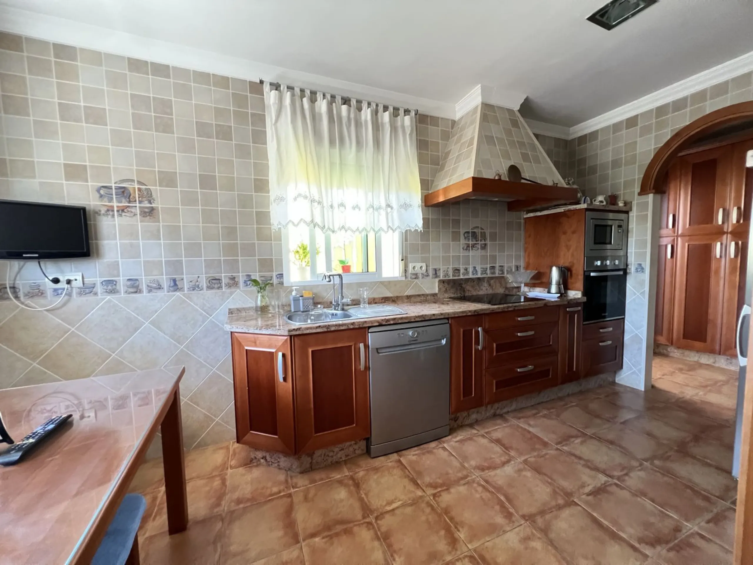 Beautiful Semi-Detached Villa in Excellent Condition – 325 m² Built