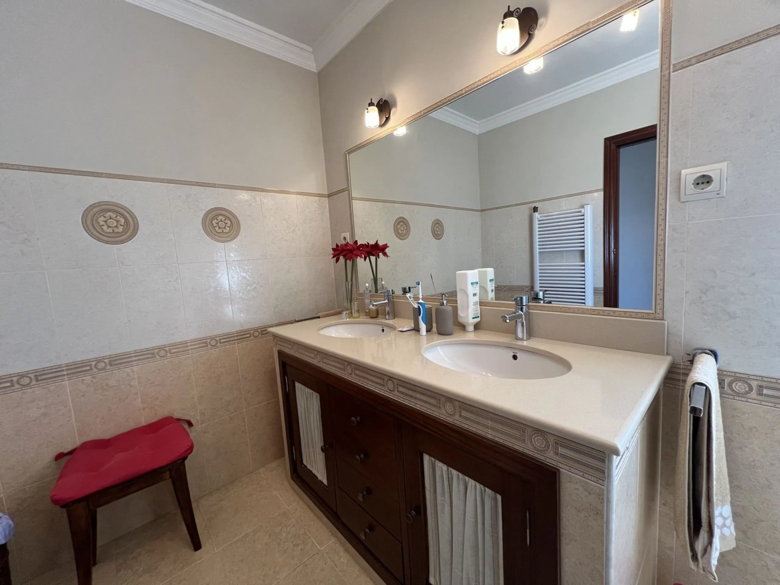 Beautiful Semi-Detached Villa in Excellent Condition – 325 m² Built