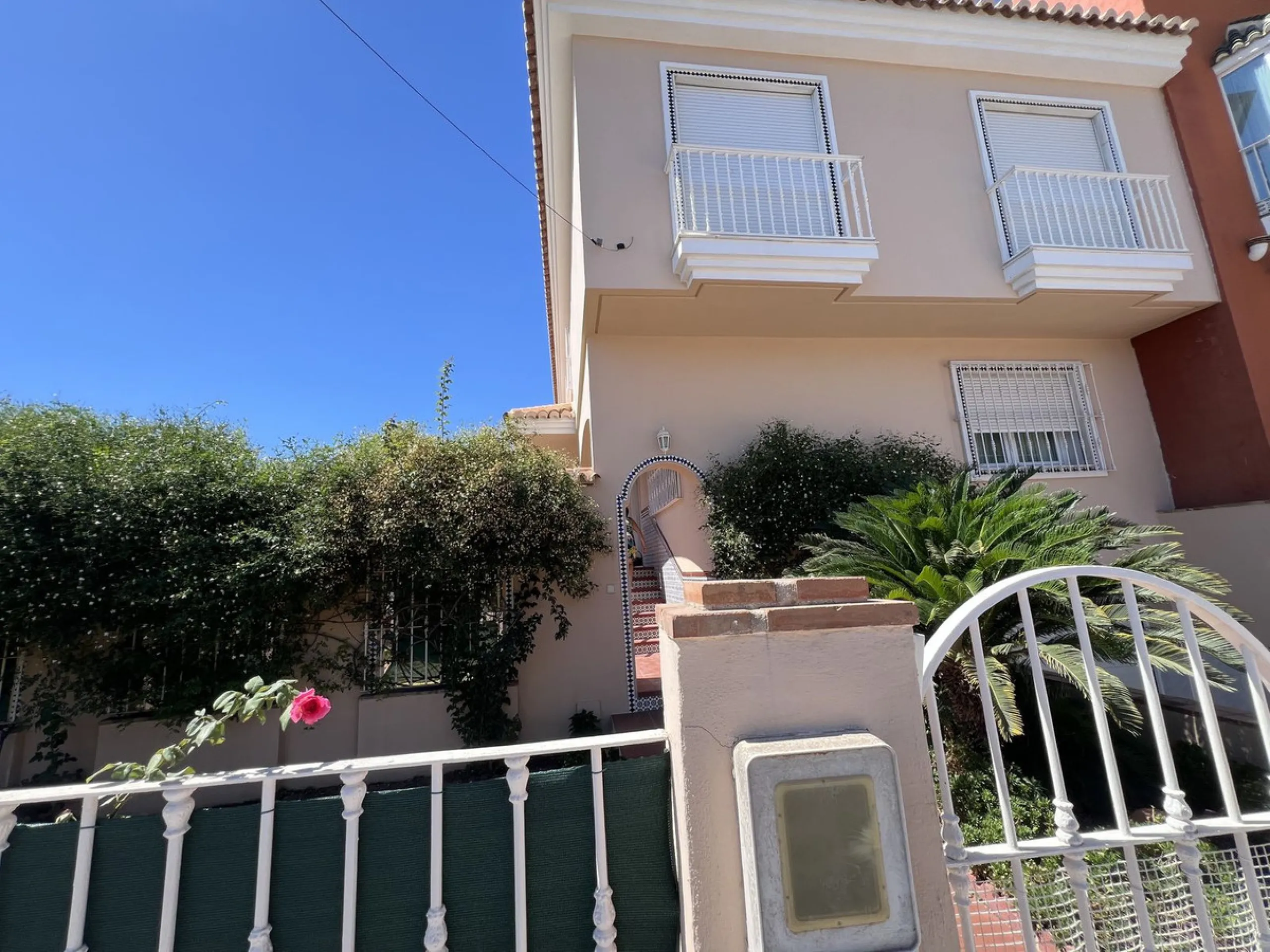Beautiful Semi-Detached Villa in Excellent Condition – 325 m² Built