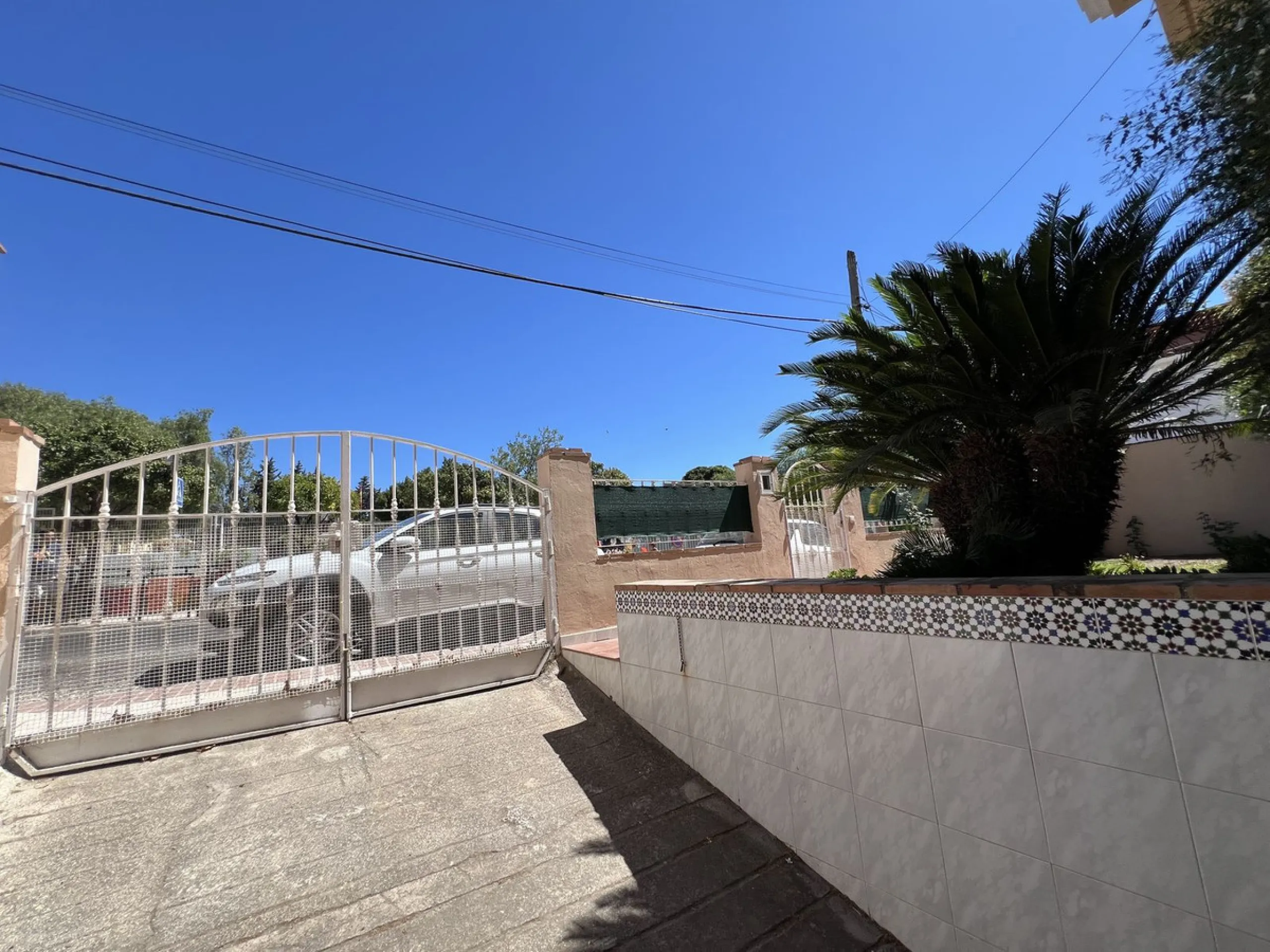 Beautiful Semi-Detached Villa in Excellent Condition – 325 m² Built