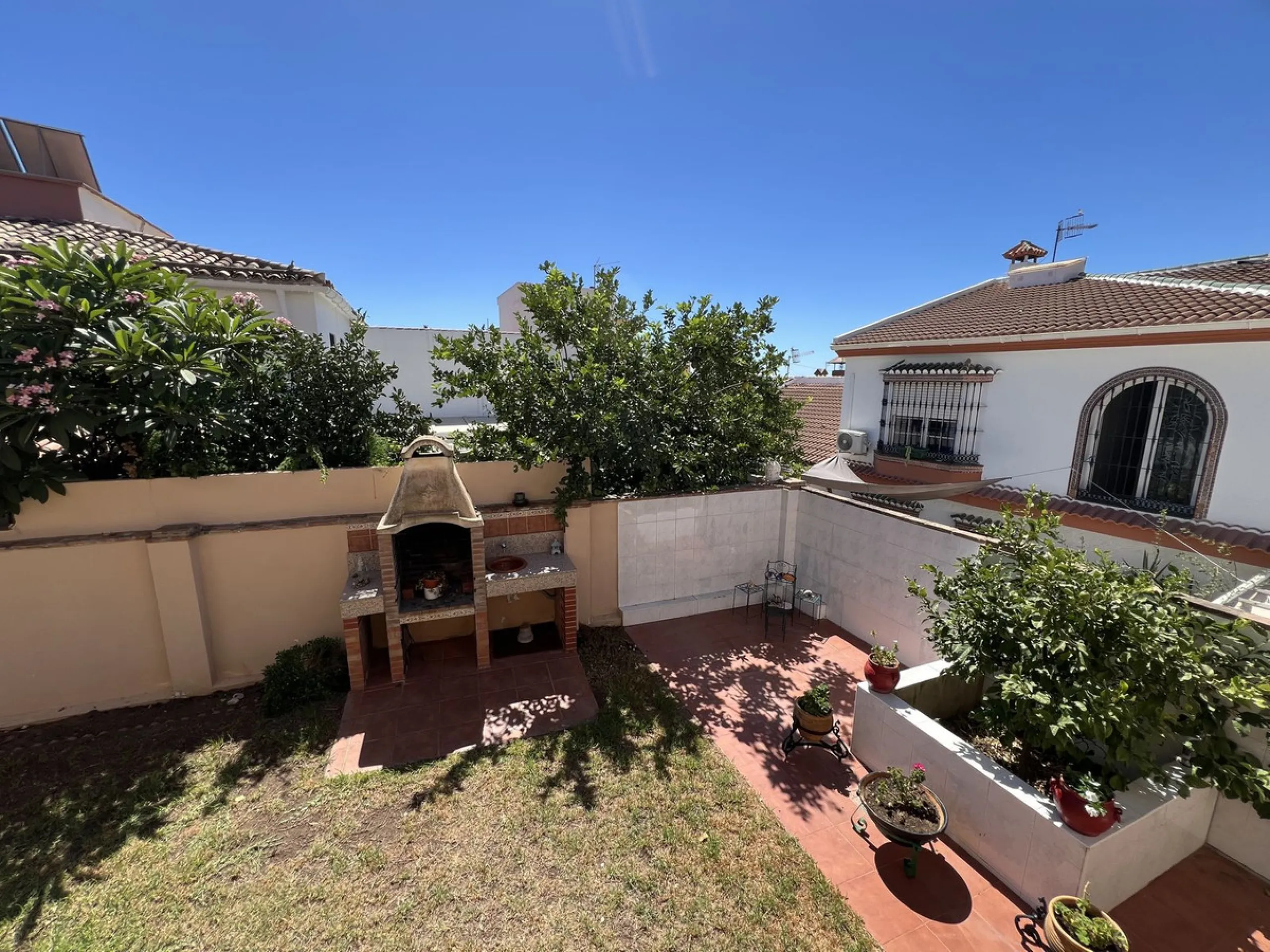 Beautiful Semi-Detached Villa in Excellent Condition – 325 m² Built