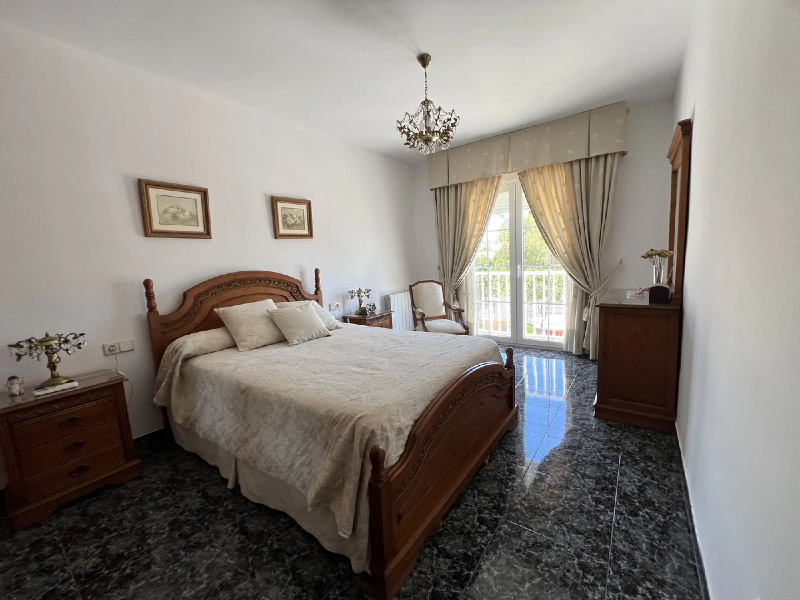 Beautiful Semi-Detached Villa in Excellent Condition – 325 m² Built