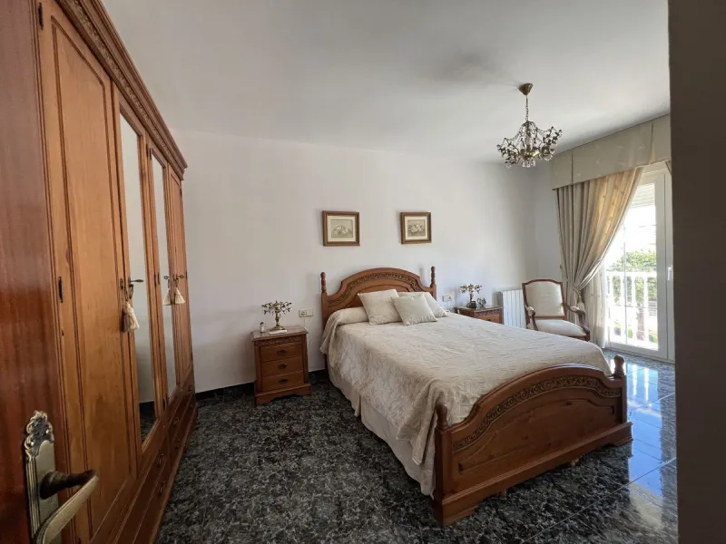 Beautiful Semi-Detached Villa in Excellent Condition – 325 m² Built