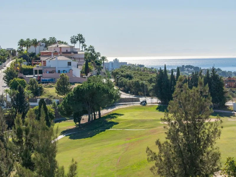 Stunning contemporary villa with panoramic mountain, golf and sea views in La Alqueria, Benahavis