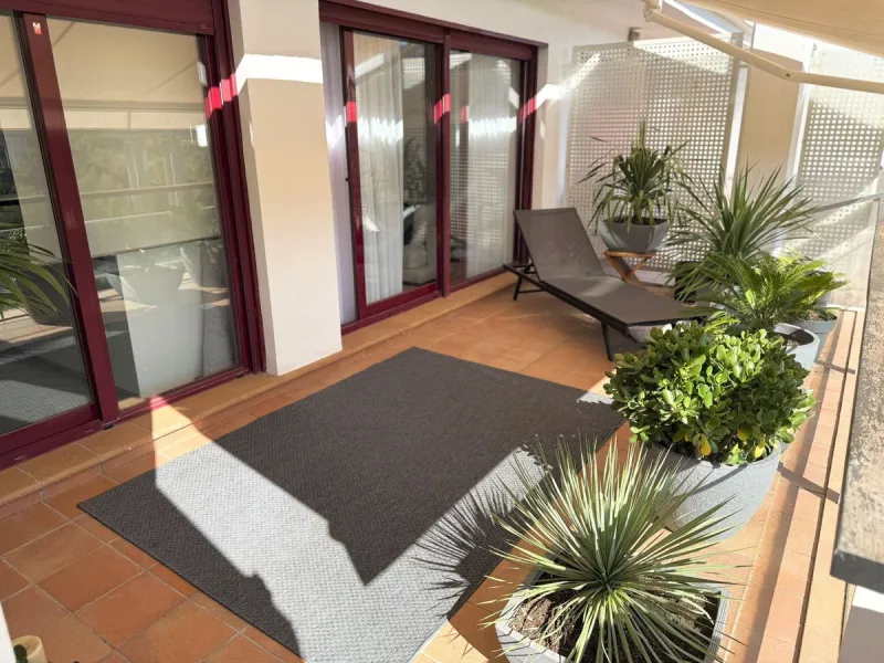 Apartment - Middle Floor Apartment в продаже в Benahavís, Málaga. В доме 1 спален и 1 ванных комнат. Площадь дома 73 м²