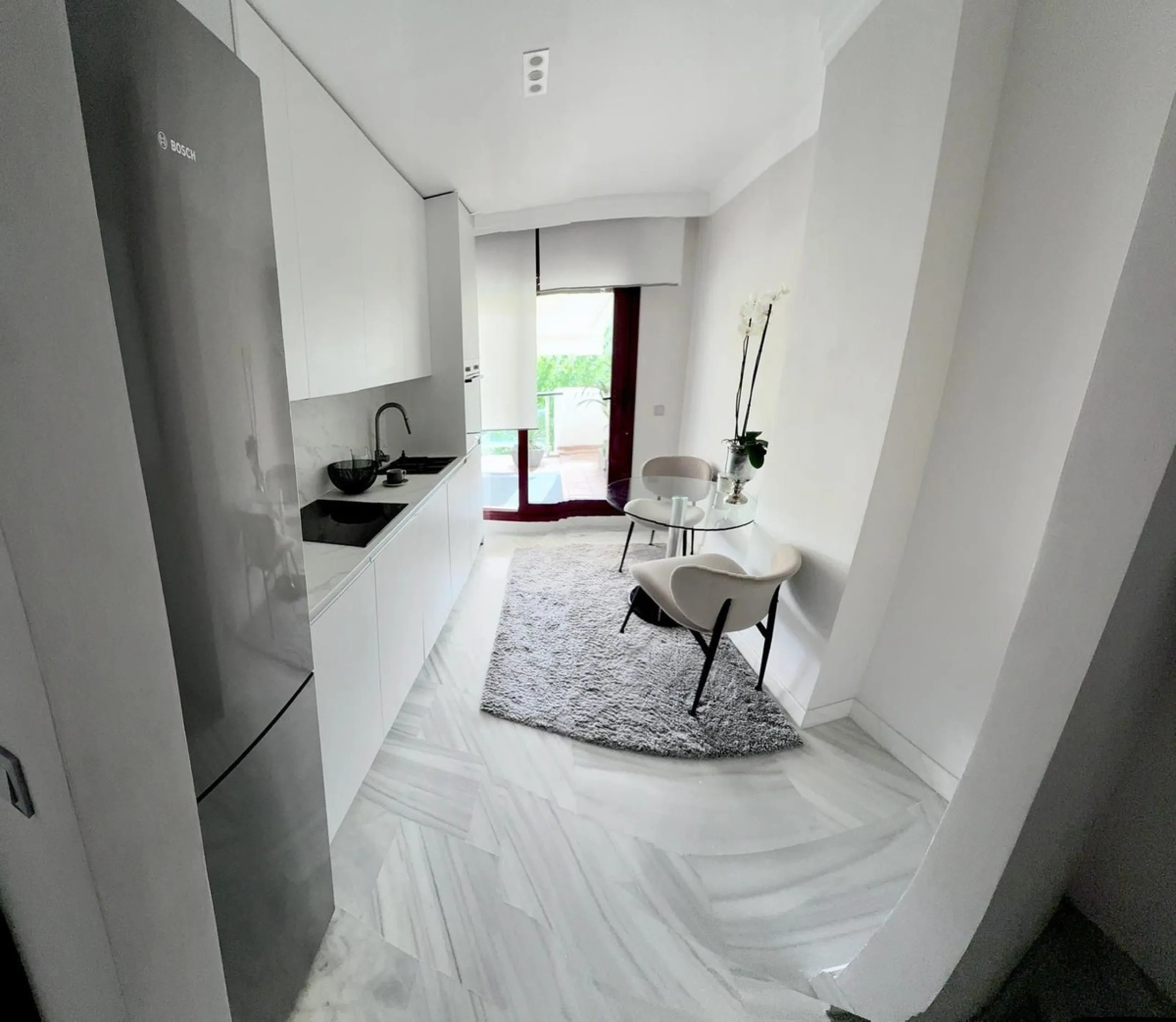 Apartment - Middle Floor Apartment в продаже в Benahavís, Málaga. В доме 1 спален и 1 ванных комнат. Площадь дома 73 м²