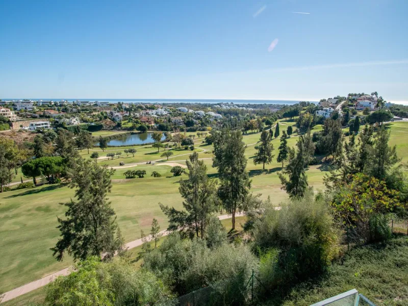 Stunning contemporary villa with panoramic mountain, golf and sea views in La Alqueria, Benahavis