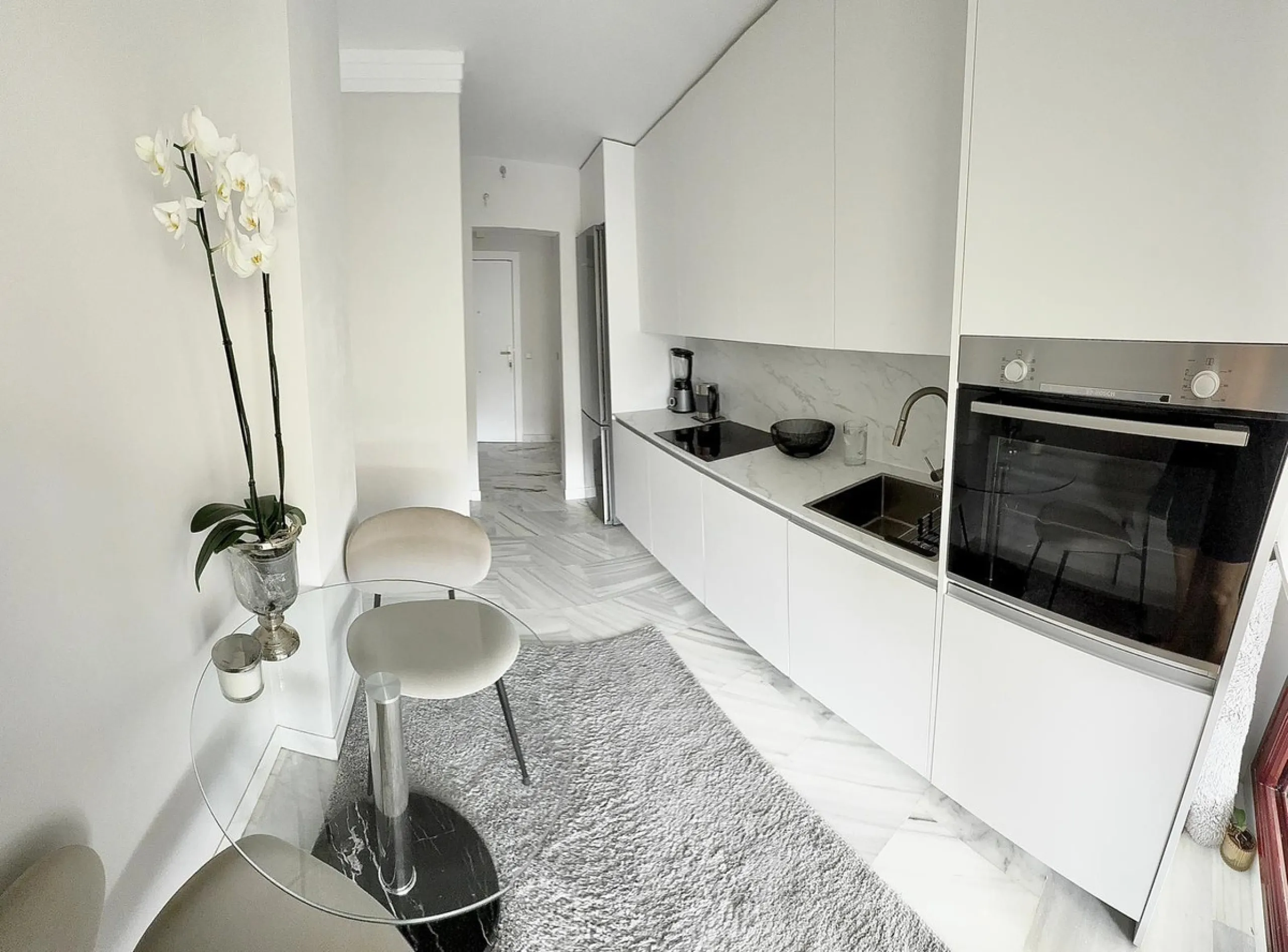 Apartment - Middle Floor Apartment в продаже в Benahavís, Málaga. В доме 1 спален и 1 ванных комнат. Площадь дома 73 м²