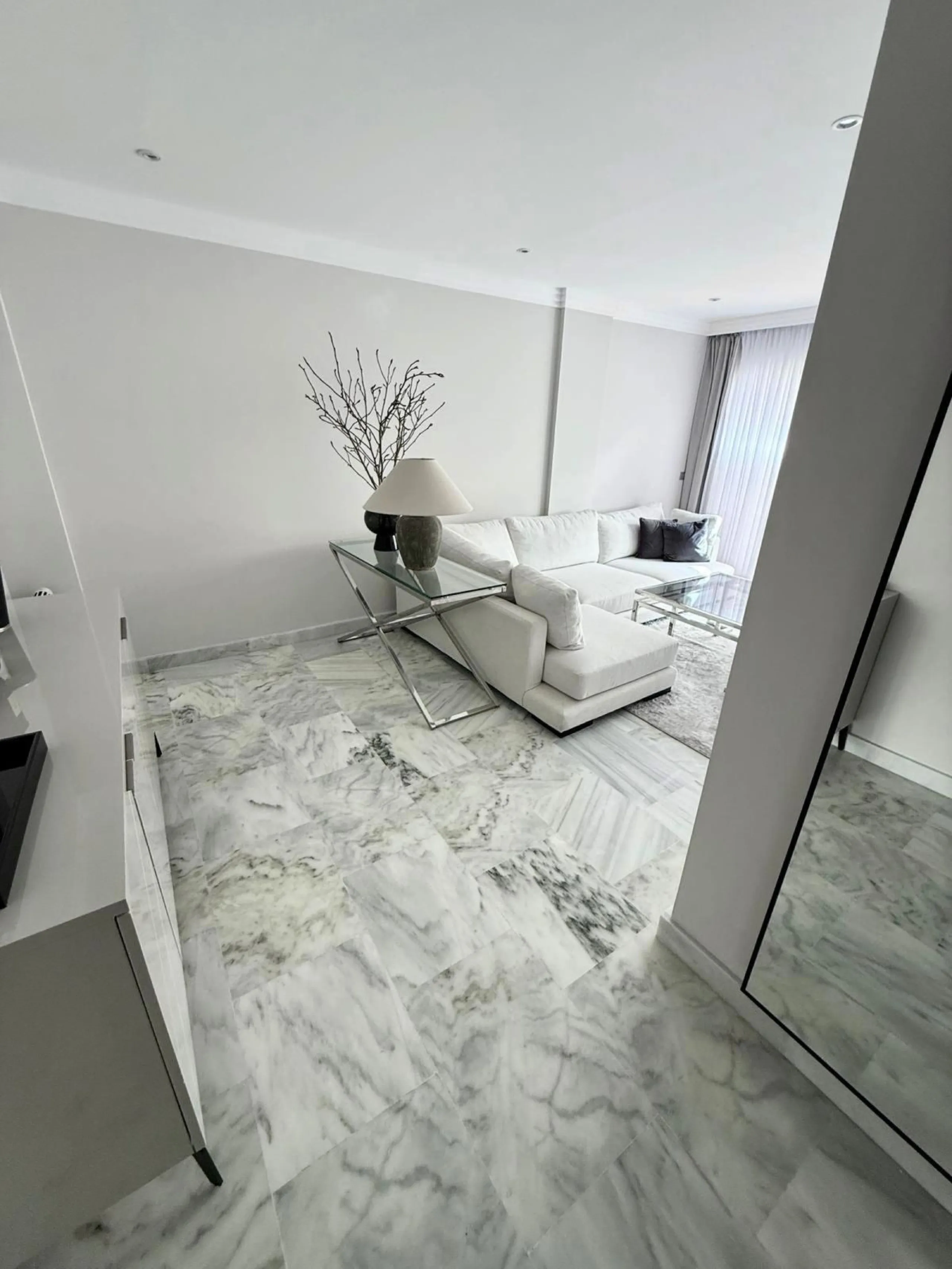 Apartment - Middle Floor Apartment в продаже в Benahavís, Málaga. В доме 1 спален и 1 ванных комнат. Площадь дома 73 м²