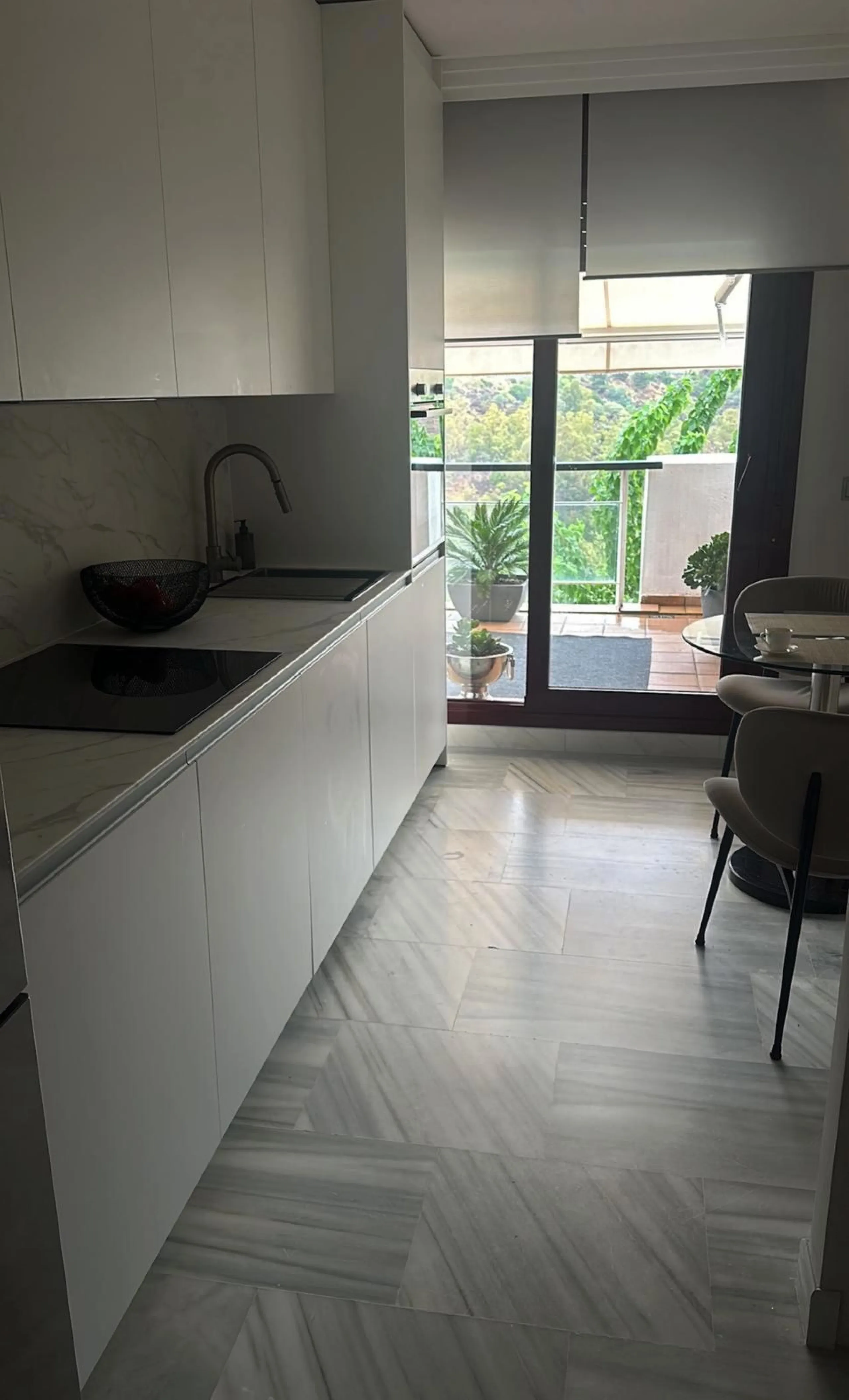 Apartment - Middle Floor Apartment в продаже в Benahavís, Málaga. В доме 1 спален и 1 ванных комнат. Площадь дома 73 м²