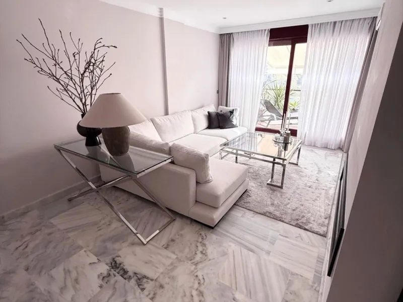 Apartment - Middle Floor Apartment в продаже в Benahavís, Málaga. В доме 1 спален и 1 ванных комнат. Площадь дома 73 м²