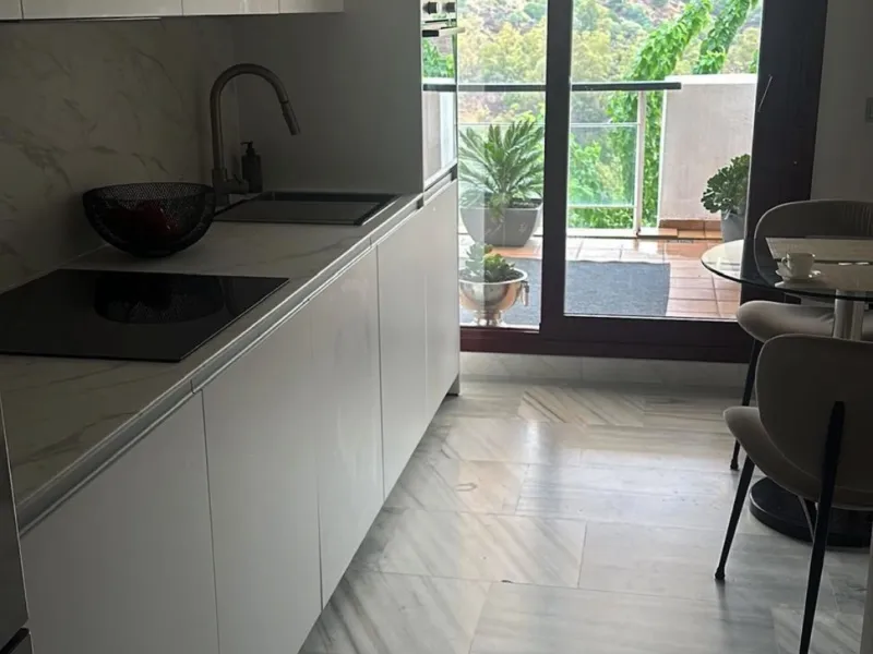 Apartment - Middle Floor Apartment в продаже в Benahavís, Málaga. В доме 1 спален и 1 ванных комнат. Площадь дома 73 м²