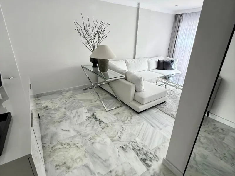 Apartment - Middle Floor Apartment в продаже в Benahavís, Málaga. В доме 1 спален и 1 ванных комнат. Площадь дома 73 м²