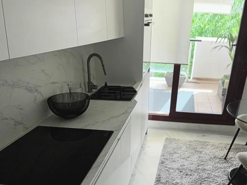 Apartment - Middle Floor Apartment в продаже в Benahavís, Málaga. В доме 1 спален и 1 ванных комнат. Площадь дома 73 м²