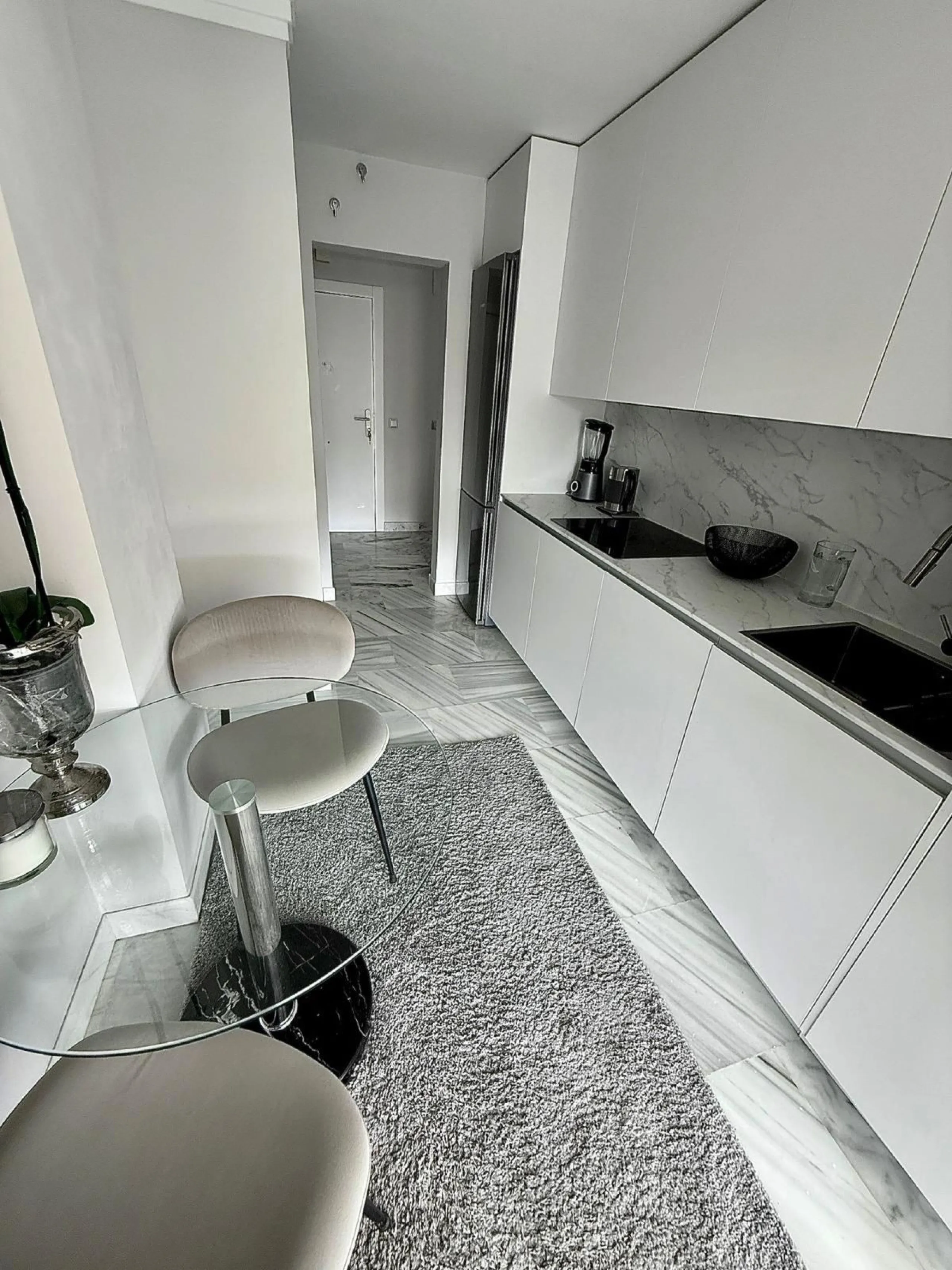Apartment - Middle Floor Apartment в продаже в Benahavís, Málaga. В доме 1 спален и 1 ванных комнат. Площадь дома 73 м²
