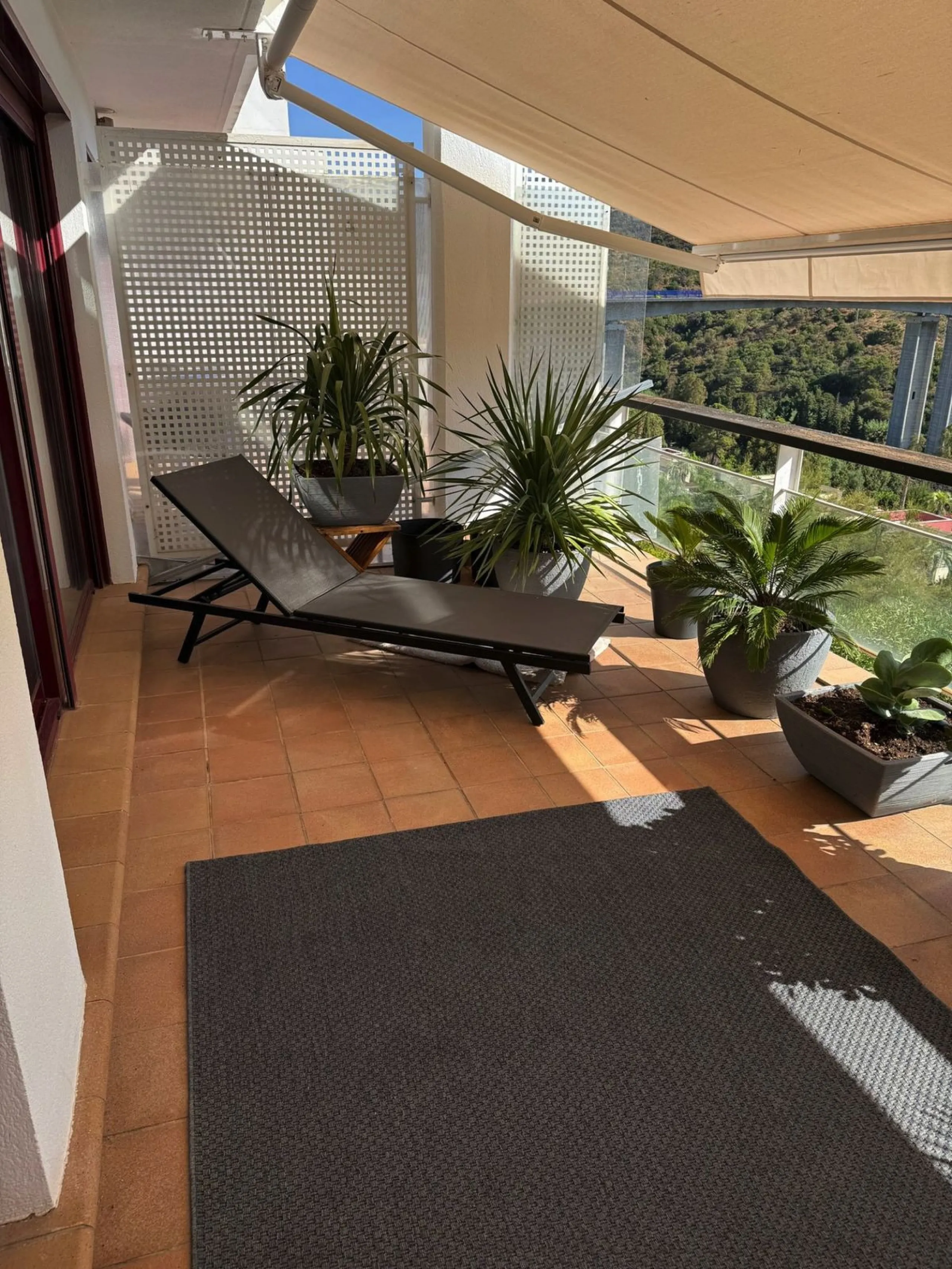 Apartment - Middle Floor Apartment в продаже в Benahavís, Málaga. В доме 1 спален и 1 ванных комнат. Площадь дома 73 м²