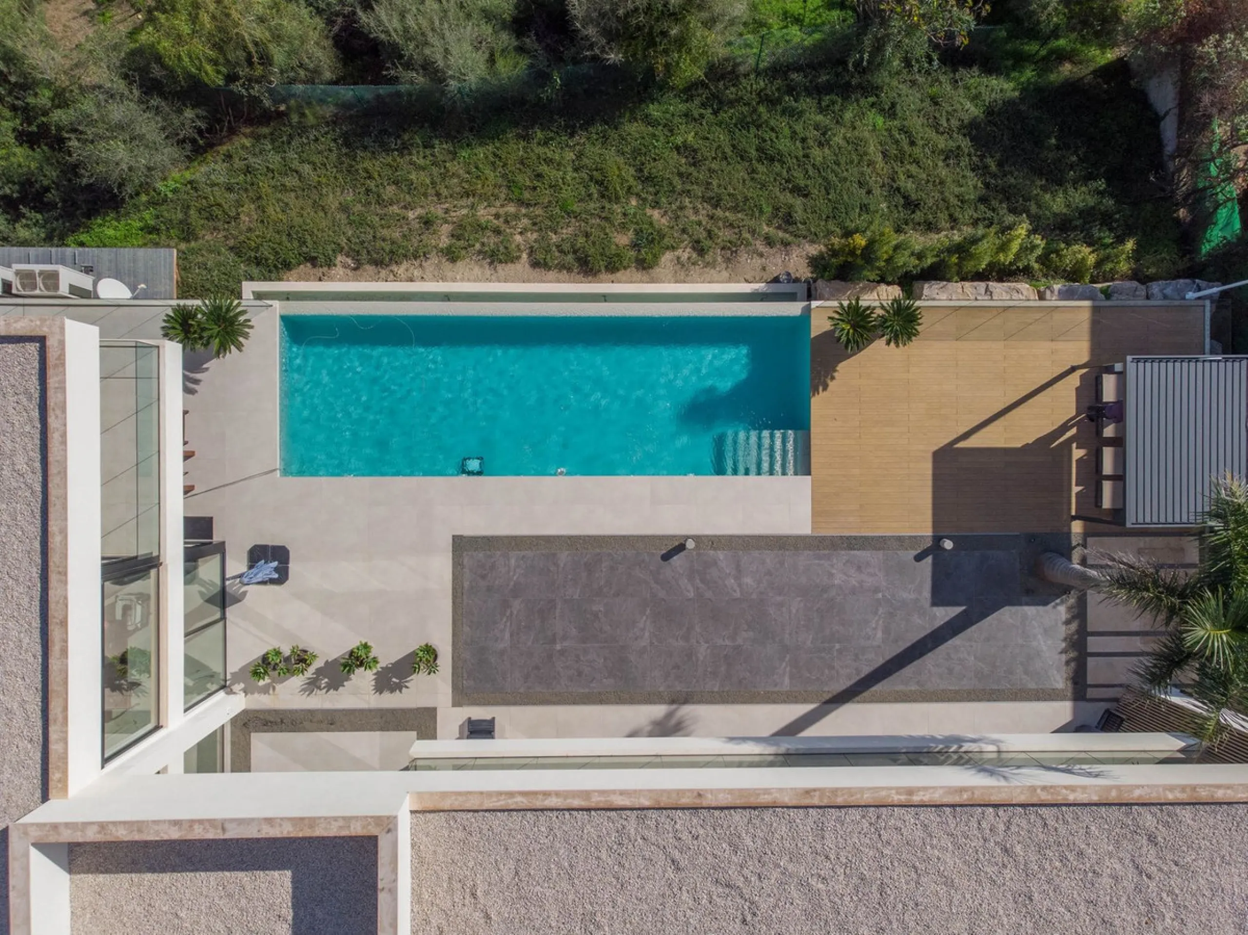 Stunning contemporary villa with panoramic mountain, golf and sea views in La Alqueria, Benahavis