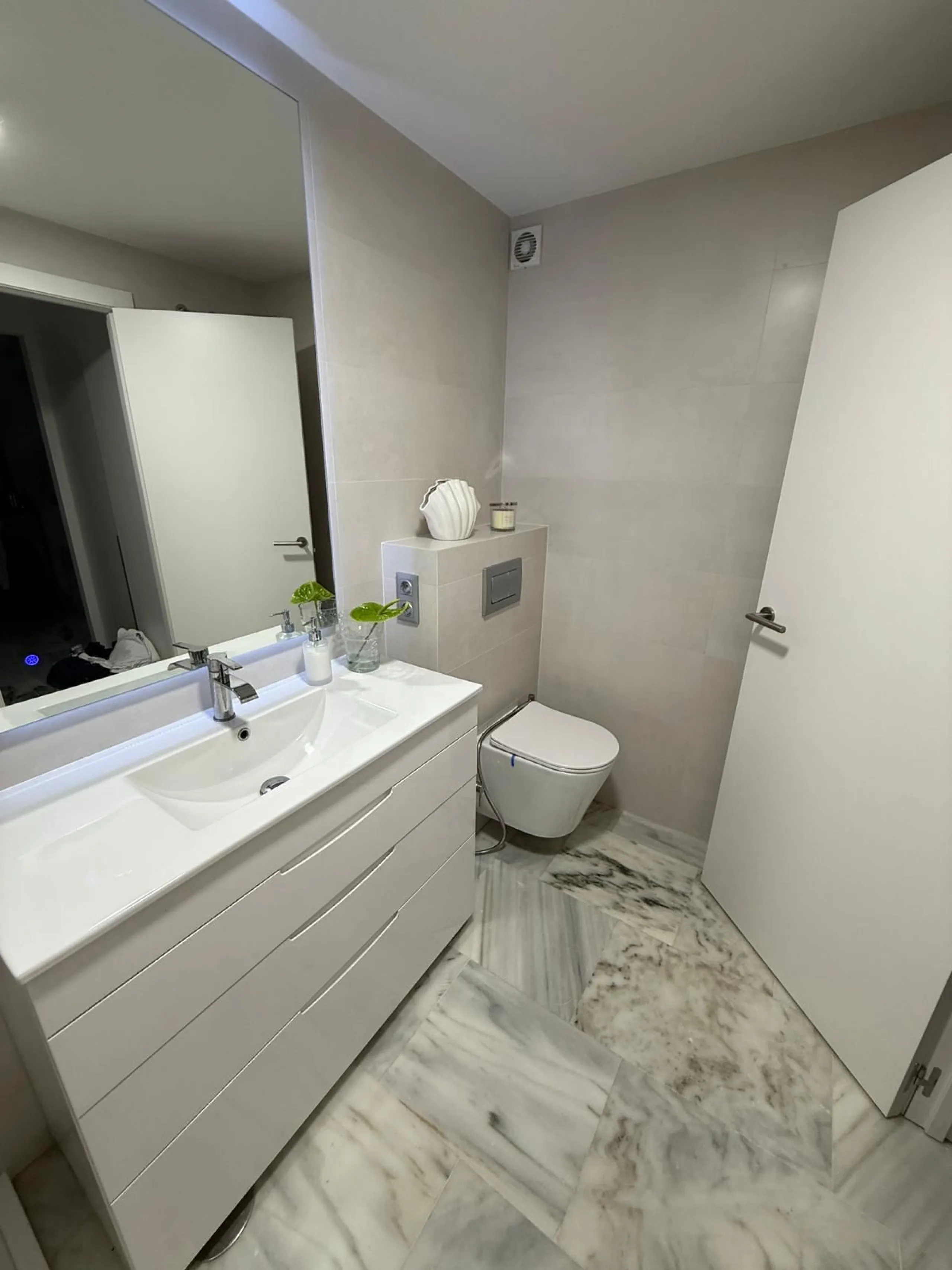Apartment - Middle Floor Apartment в продаже в Benahavís, Málaga. В доме 1 спален и 1 ванных комнат. Площадь дома 73 м²