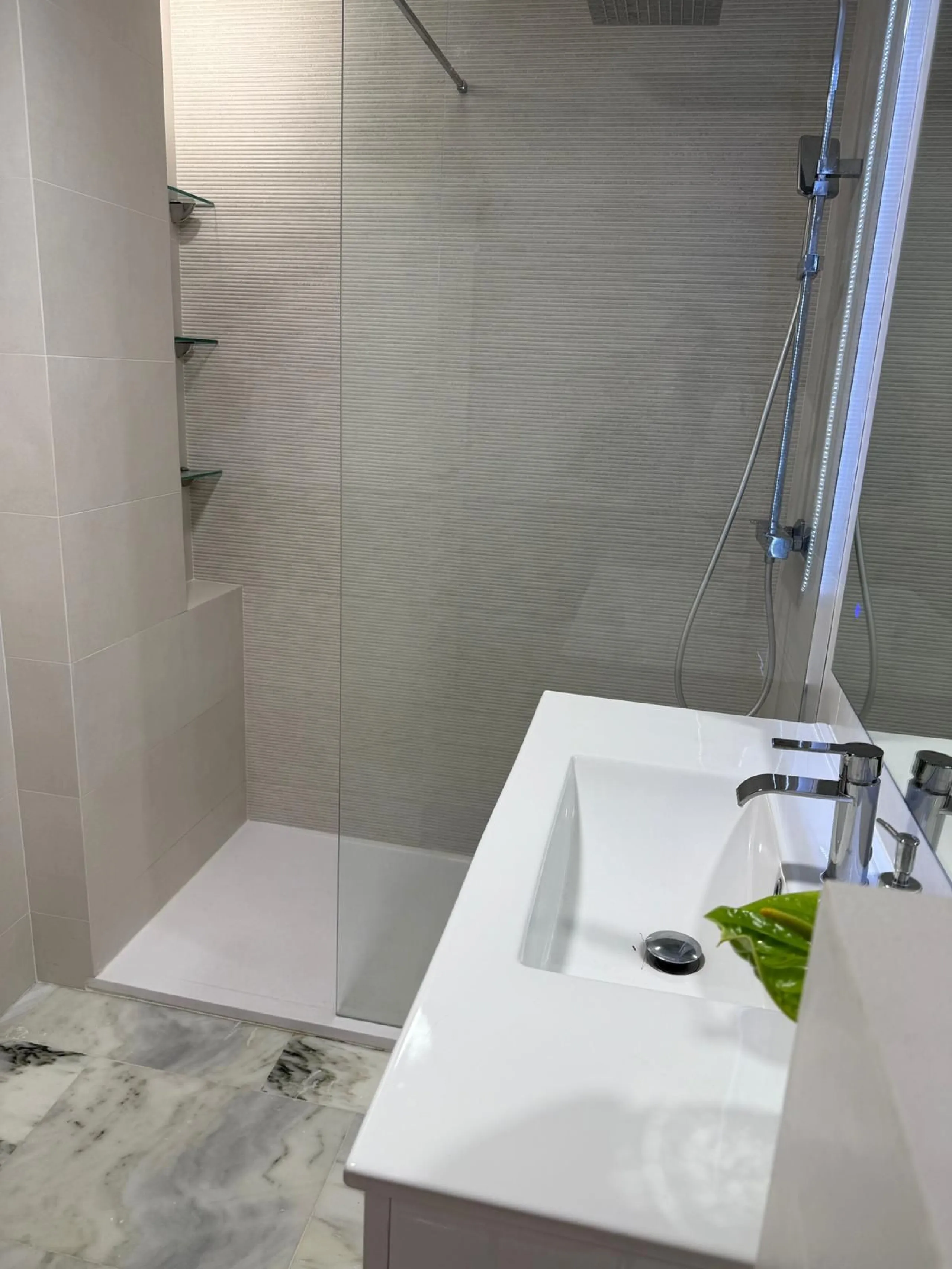 Apartment - Middle Floor Apartment в продаже в Benahavís, Málaga. В доме 1 спален и 1 ванных комнат. Площадь дома 73 м²