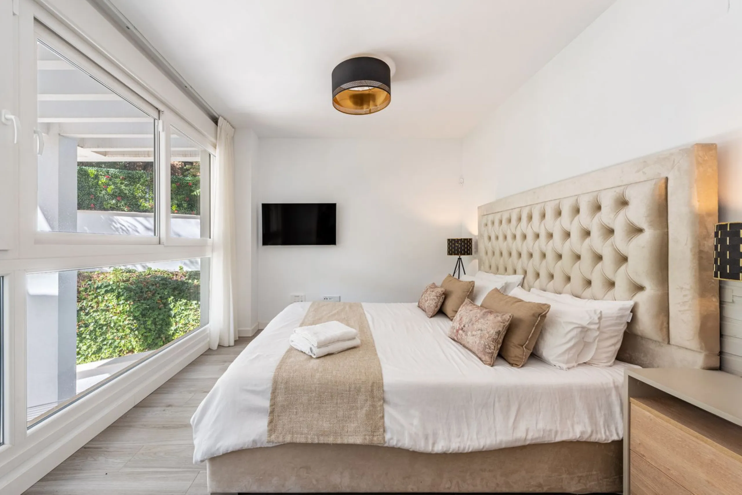 Apartment - Ground Floor Apartment в продаже в Benahavís, Málaga. В доме 3 спален и 2 ванных комнат. Площадь дома 227 м². Площадь участка 270 м²