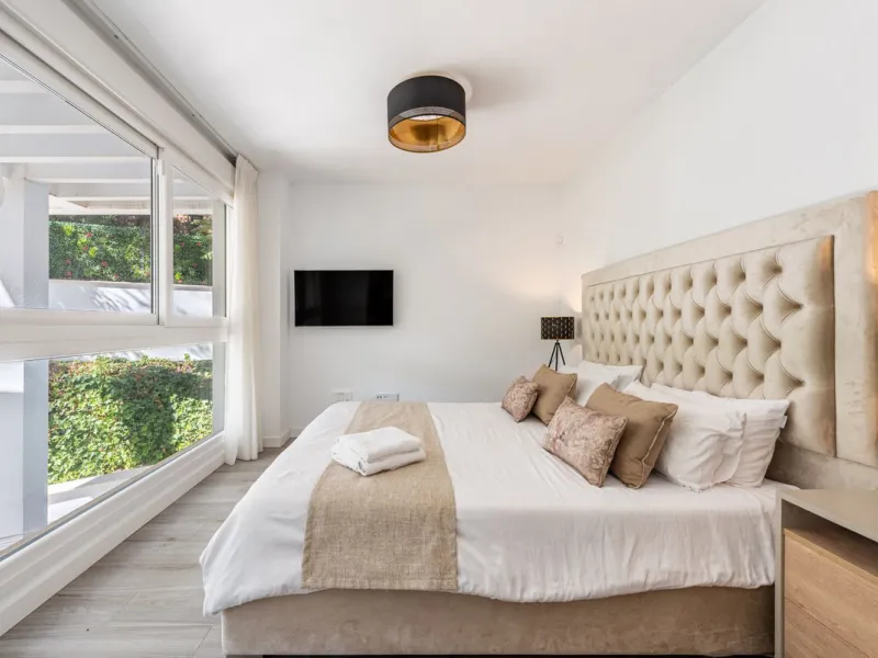 Apartment - Ground Floor Apartment в продаже в Benahavís, Málaga. В доме 3 спален и 2 ванных комнат. Площадь дома 227 м². Площадь участка 270 м²