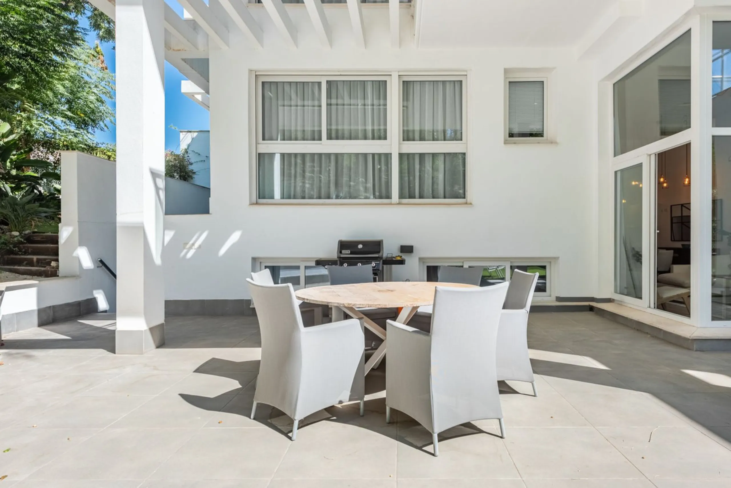 Apartment - Ground Floor Apartment в продаже в Benahavís, Málaga. В доме 3 спален и 2 ванных комнат. Площадь дома 227 м². Площадь участка 270 м²