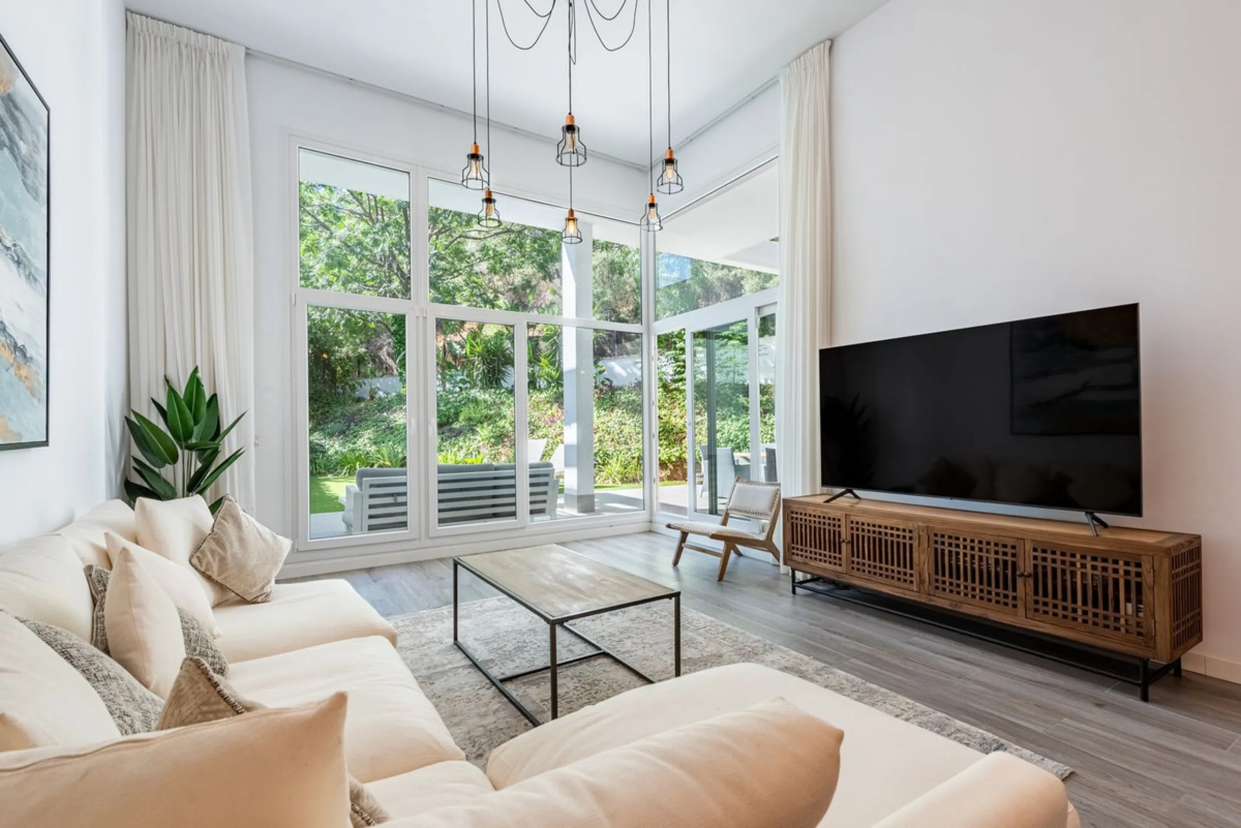 Apartment - Ground Floor Apartment в продаже в Benahavís, Málaga. В доме 3 спален и 2 ванных комнат. Площадь дома 227 м². Площадь участка 270 м²
