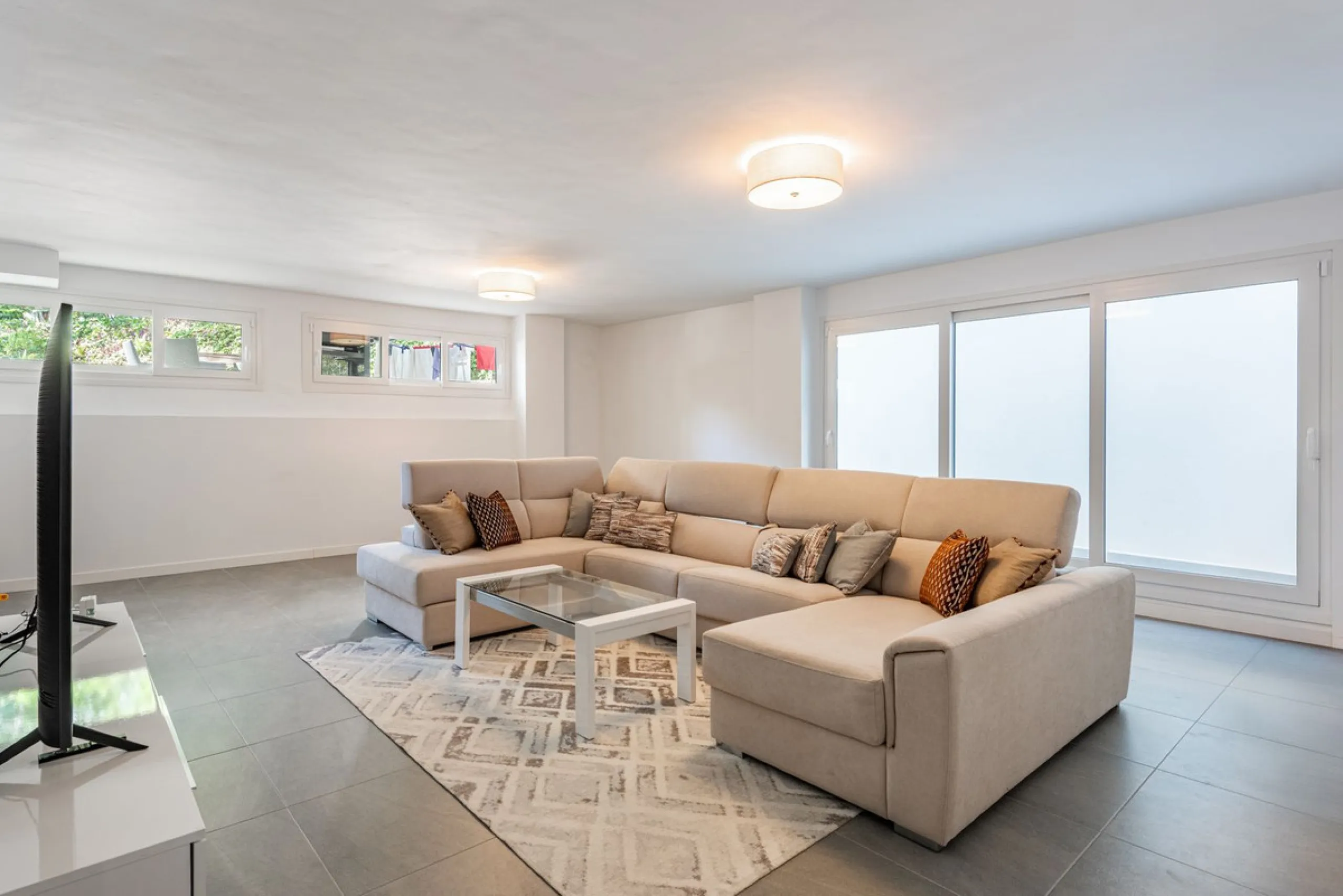 Apartment - Ground Floor Apartment в продаже в Benahavís, Málaga. В доме 3 спален и 2 ванных комнат. Площадь дома 227 м². Площадь участка 270 м²