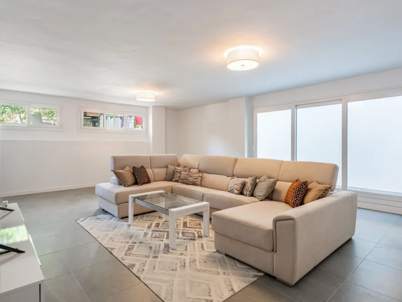 Apartment - Ground Floor Apartment в продаже в Benahavís, Málaga. В доме 3 спален и 2 ванных комнат. Площадь дома 227 м². Площадь участка 270 м²