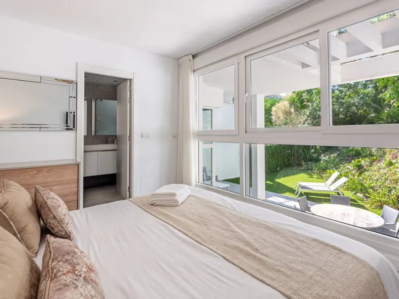 Apartment - Ground Floor Apartment в продаже в Benahavís, Málaga. В доме 3 спален и 2 ванных комнат. Площадь дома 227 м². Площадь участка 270 м²