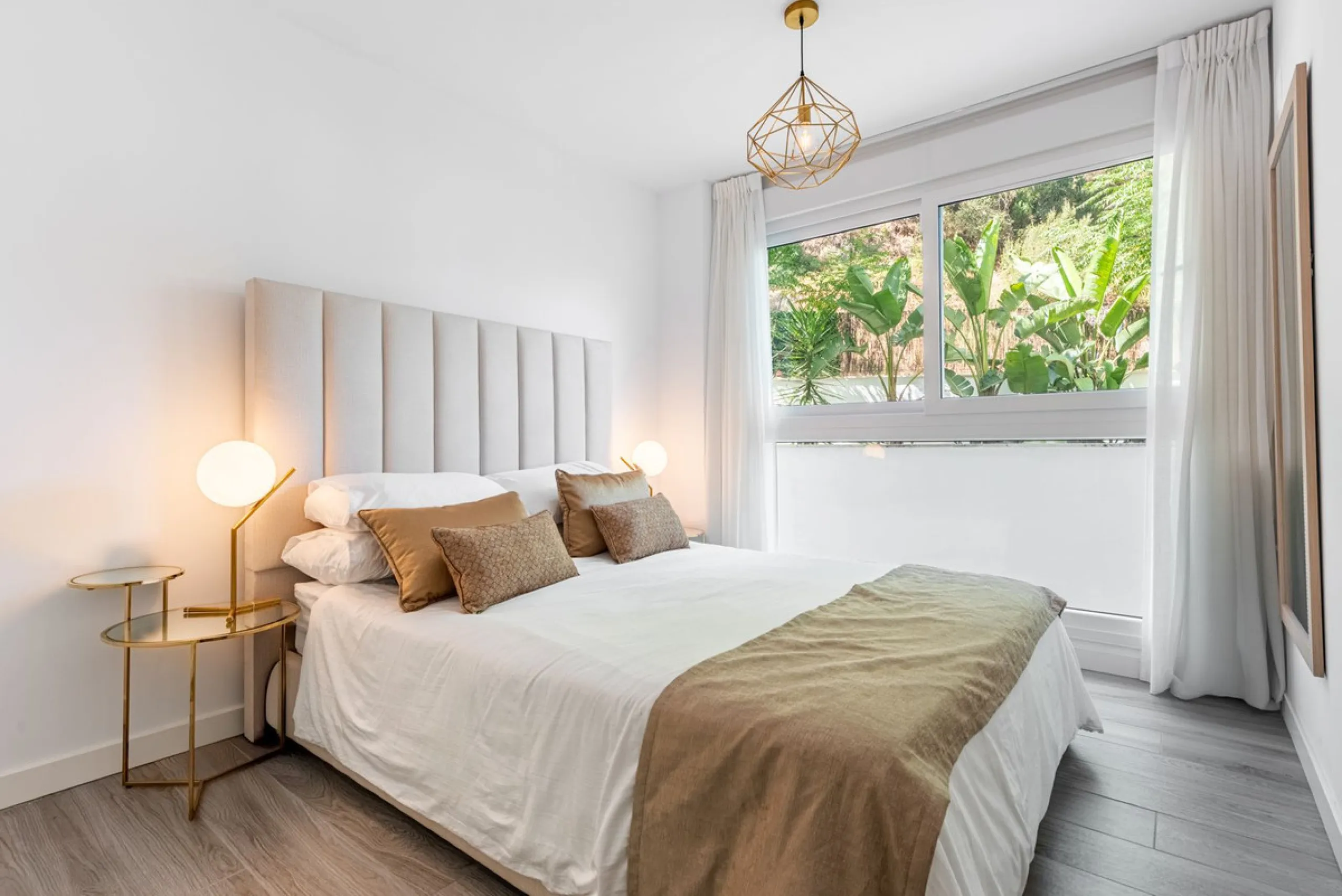 Apartment - Ground Floor Apartment в продаже в Benahavís, Málaga. В доме 3 спален и 2 ванных комнат. Площадь дома 227 м². Площадь участка 270 м²