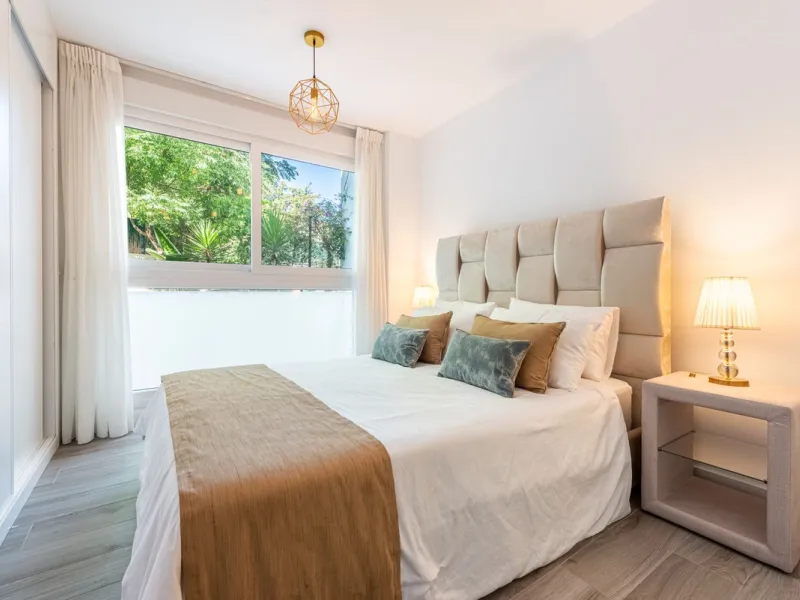 Apartment - Ground Floor Apartment в продаже в Benahavís, Málaga. В доме 3 спален и 2 ванных комнат. Площадь дома 227 м². Площадь участка 270 м²