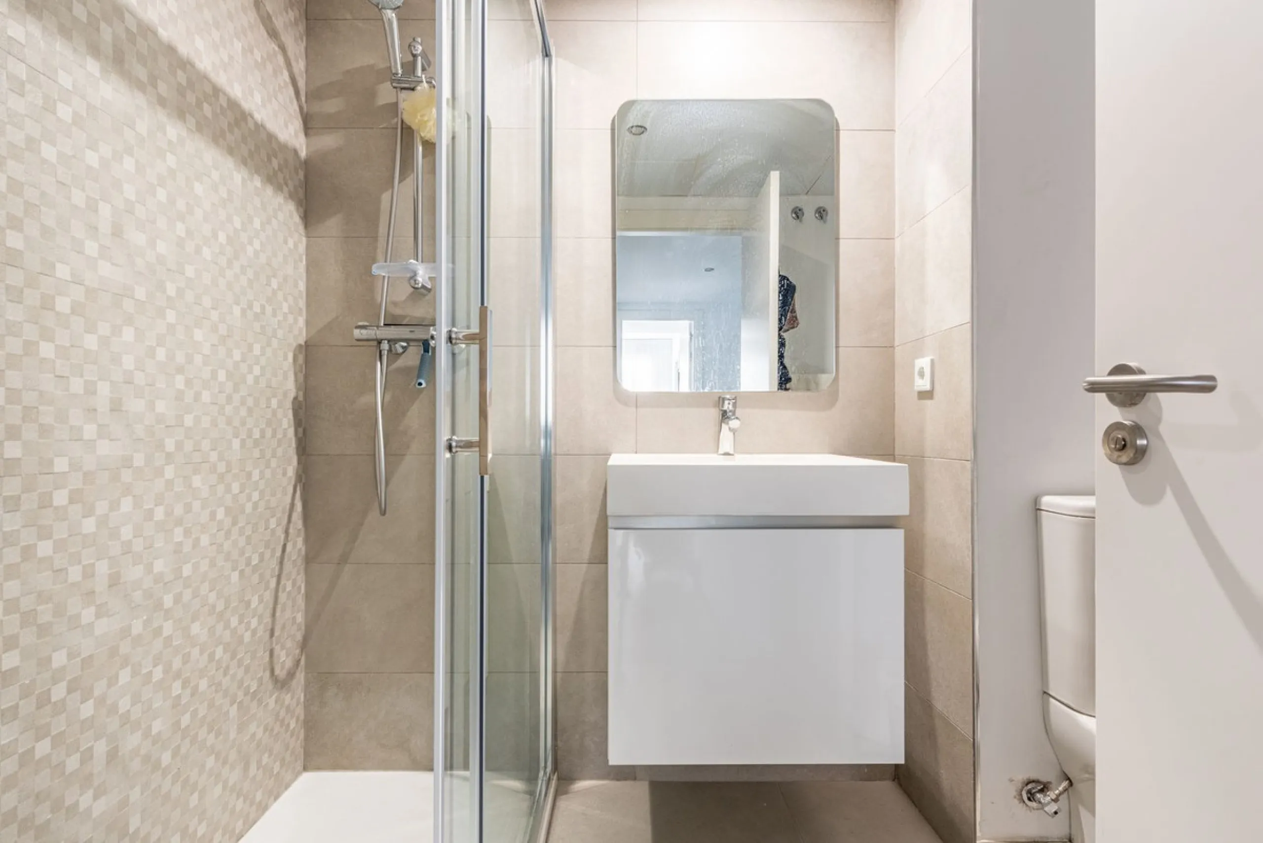 Apartment - Ground Floor Apartment в продаже в Benahavís, Málaga. В доме 3 спален и 2 ванных комнат. Площадь дома 227 м². Площадь участка 270 м²
