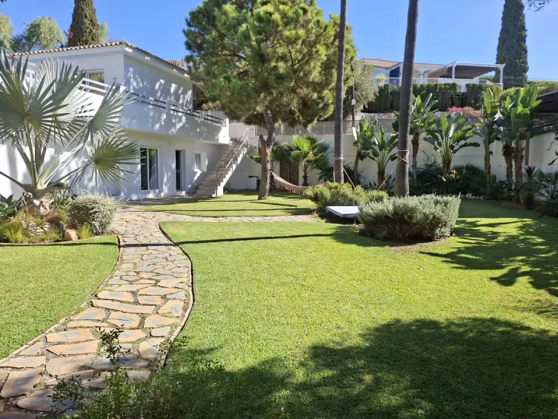 *** RARE FIND *** STUNNING  5 bedroom VILLA in LA SIERREZUELA, MIJAS