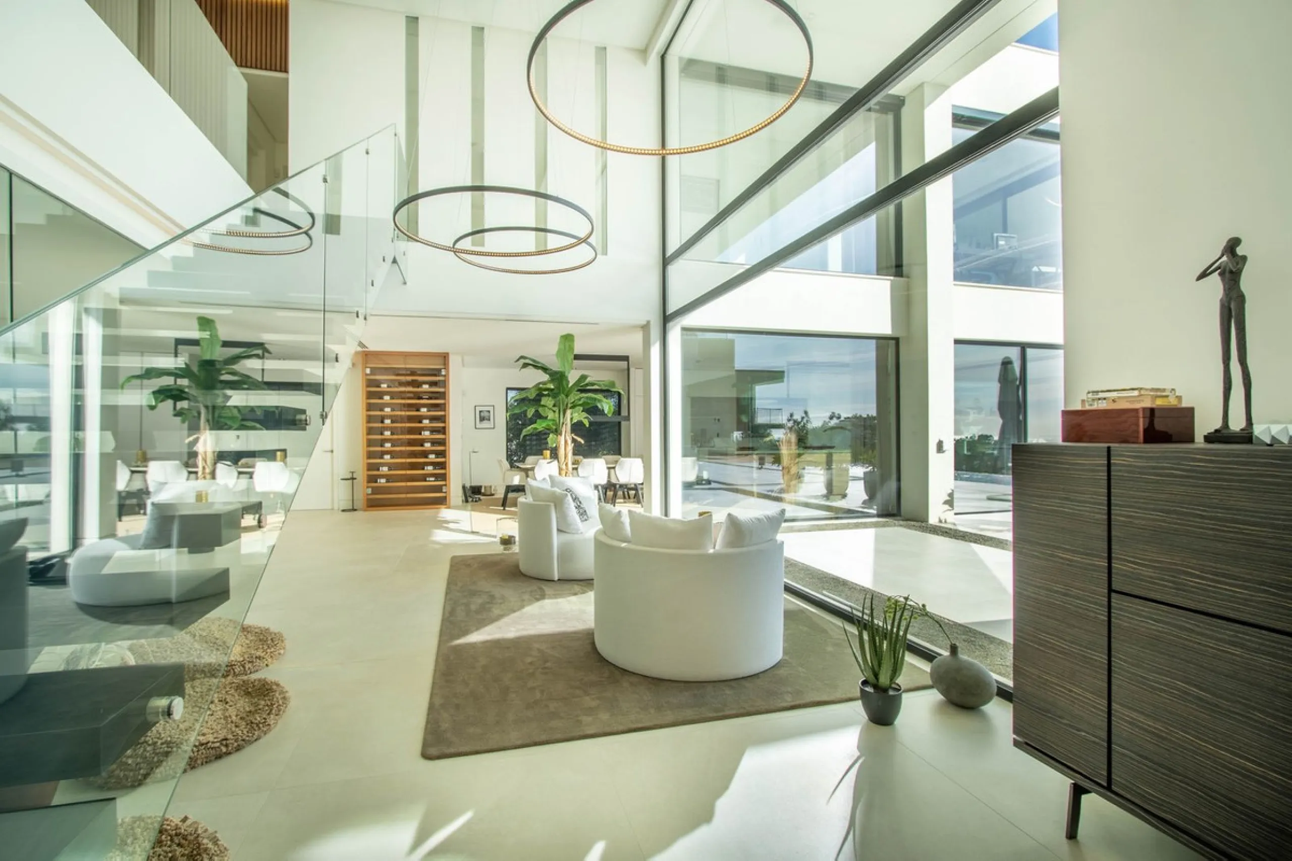 Stunning contemporary villa with panoramic mountain, golf and sea views in La Alqueria, Benahavis