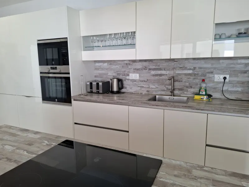 *** RARE FIND *** STUNNING  5 bedroom VILLA in LA SIERREZUELA, MIJAS