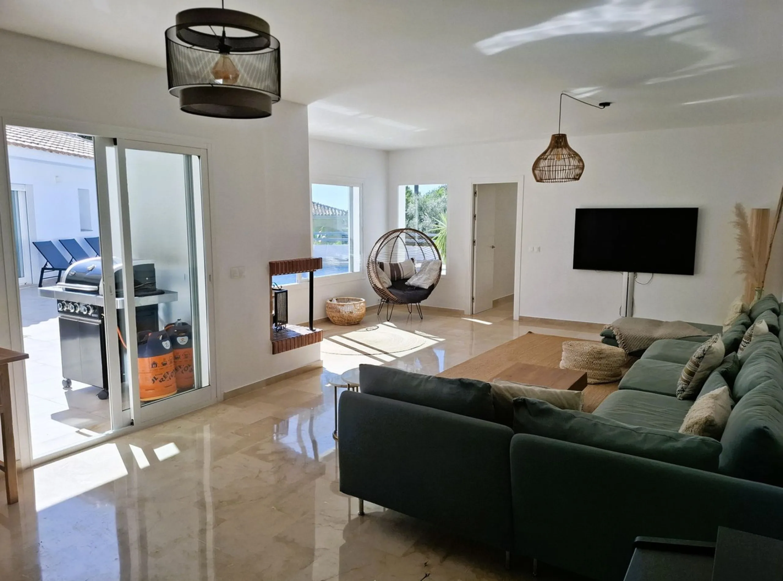 *** RARE FIND *** STUNNING  5 bedroom VILLA in LA SIERREZUELA, MIJAS