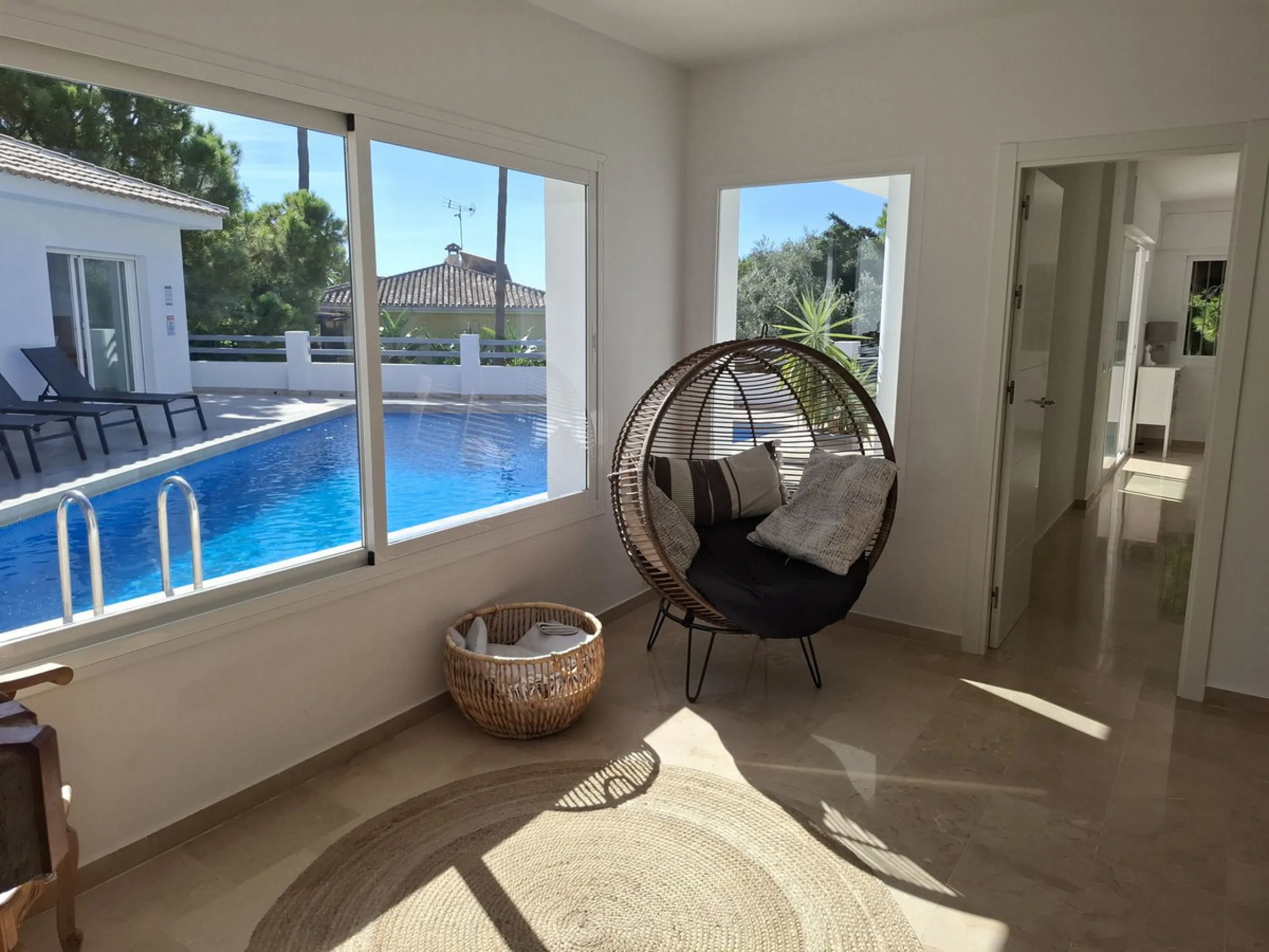 *** RARE FIND *** STUNNING  5 bedroom VILLA in LA SIERREZUELA, MIJAS