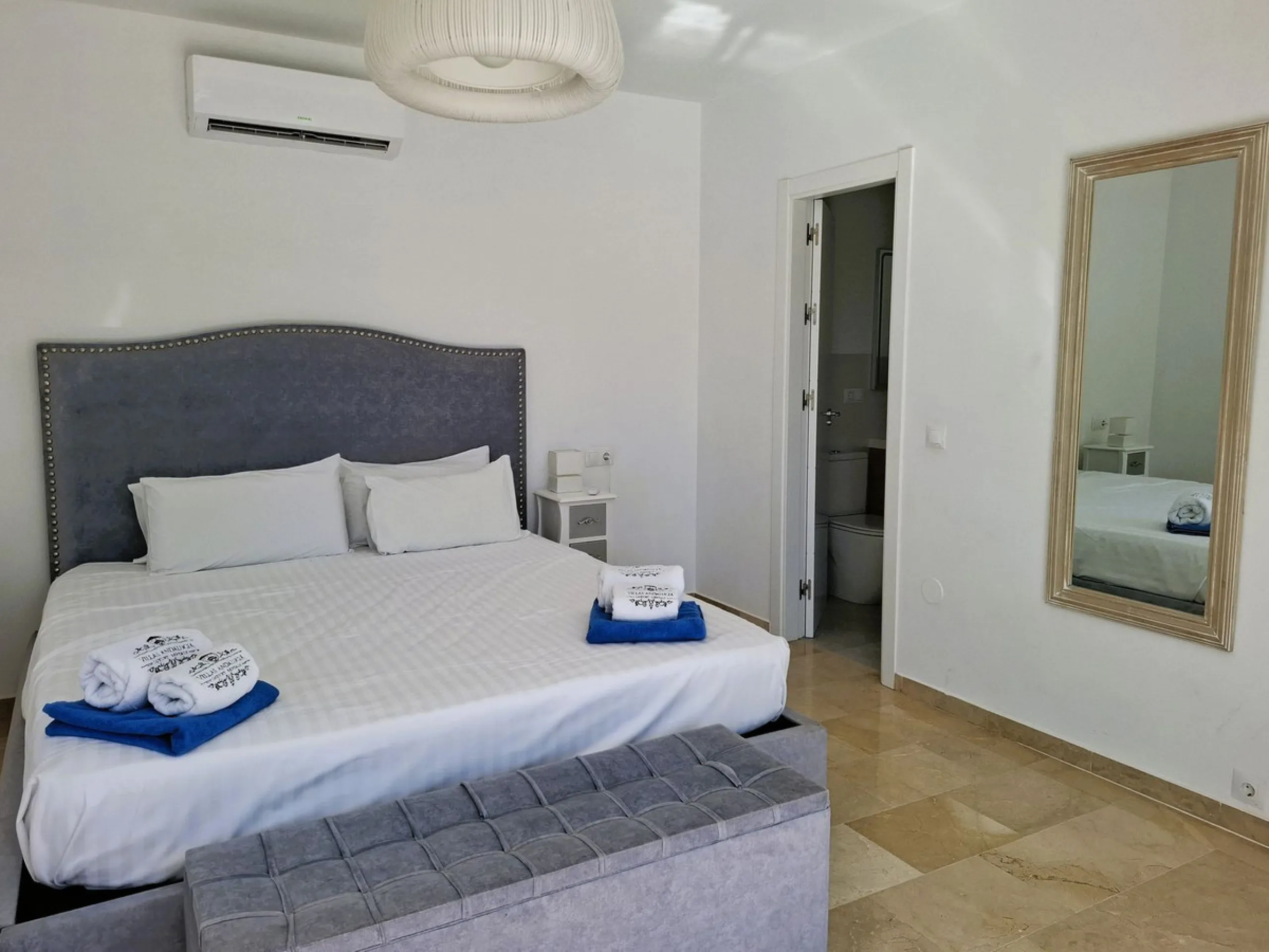 *** RARE FIND *** STUNNING  5 bedroom VILLA in LA SIERREZUELA, MIJAS